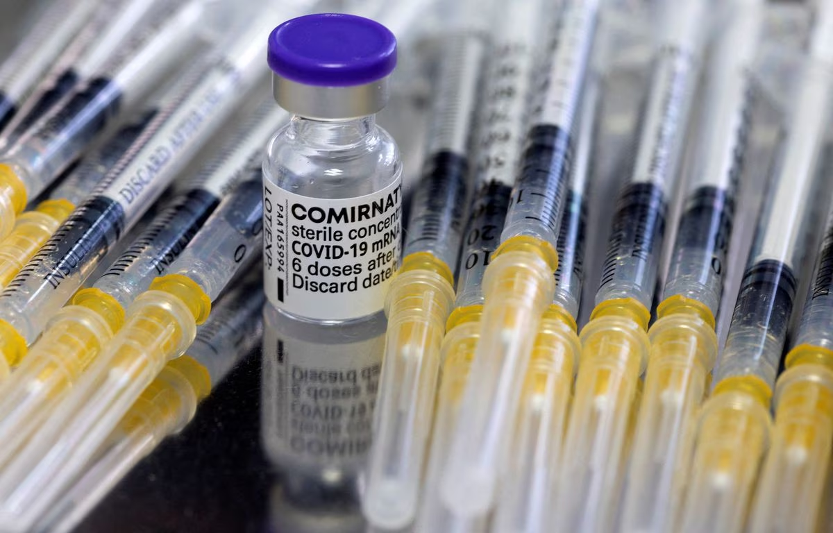 EMA đ&atilde; ph&ecirc; duyệt phi&ecirc;n bản mới của vaccine ngừa&nbsp;Covid-19&nbsp;do h&atilde;ng Pfizer v&agrave; BioNTech điều chế.