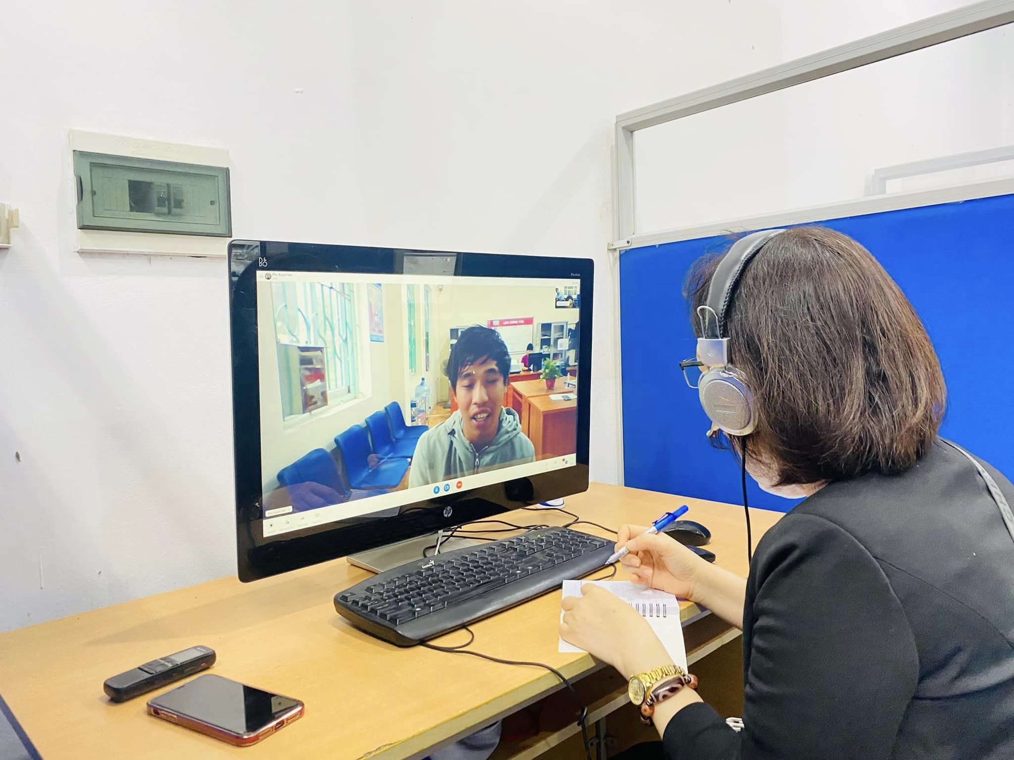 Kết nối phỏng vấn online giữa PG88 Link Dễ Nhớ Pg88.com v&agrave; người t&igrave;m việc. Ảnh - N.Dương.