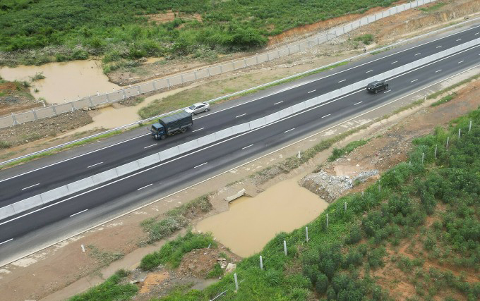 Khu vực xảy ra ngập kh&ocirc;ng c&oacute; cống tho&aacute;t đủ lớn. Ảnh: Việt Quốc.