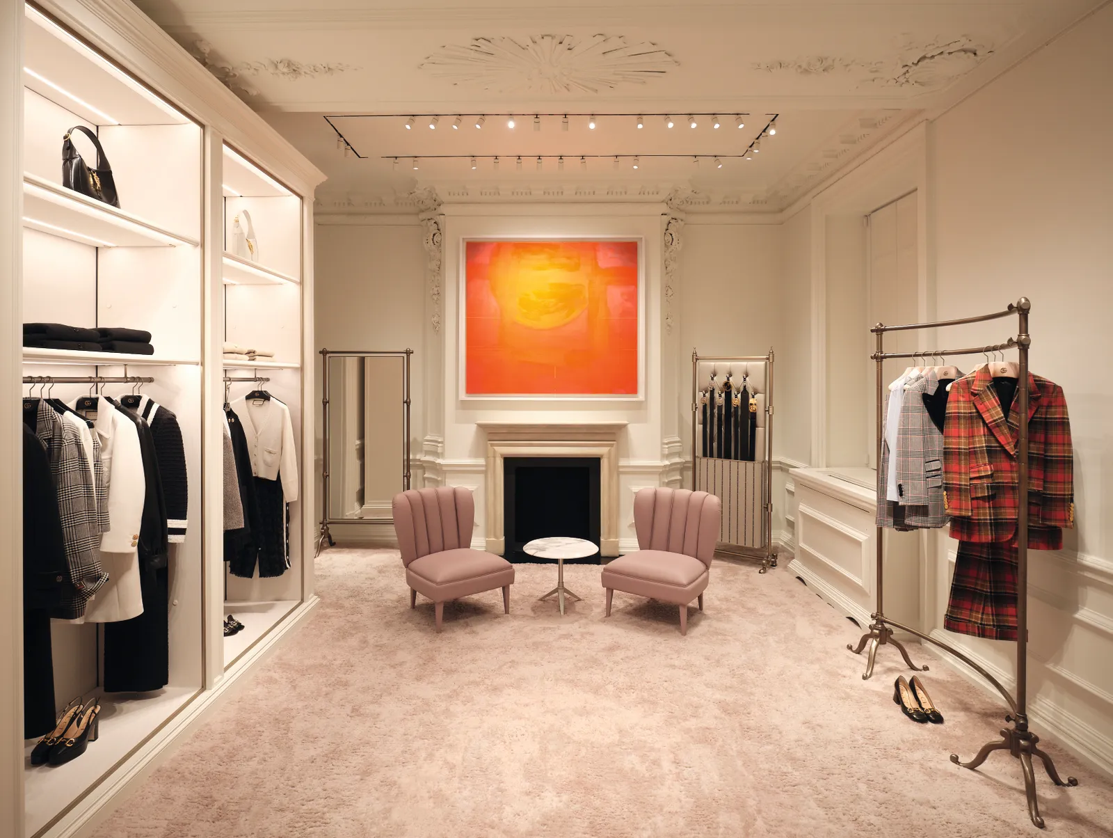 Ở tầng cao nhất l&agrave; Gucci Salon đầu ti&ecirc;n của Ch&acirc;u &Acirc;u &ndash; một &yacute; tưởng s&aacute;ng tạo mới d&agrave;nh cho kh&aacute;ch h&agrave;ng VIP.