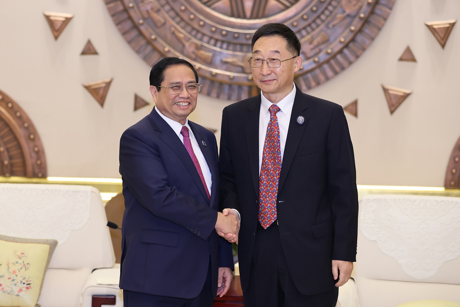 Thủ tướng Chính phủ Phạm Minh Chính tiếp đồng chí Lưu Ninh, Ủy viên Ban Chấp hành Trung ương Đảng Cộng sản Trung Quốc, Bí thư Khu ủy, Chủ nhiệm Ủy ban thường vụ Đại hội đại biểu nhân dân Khu tự trị dân tộc Choang Quảng Tây, Trung Quốc. Ảnh: VGP.