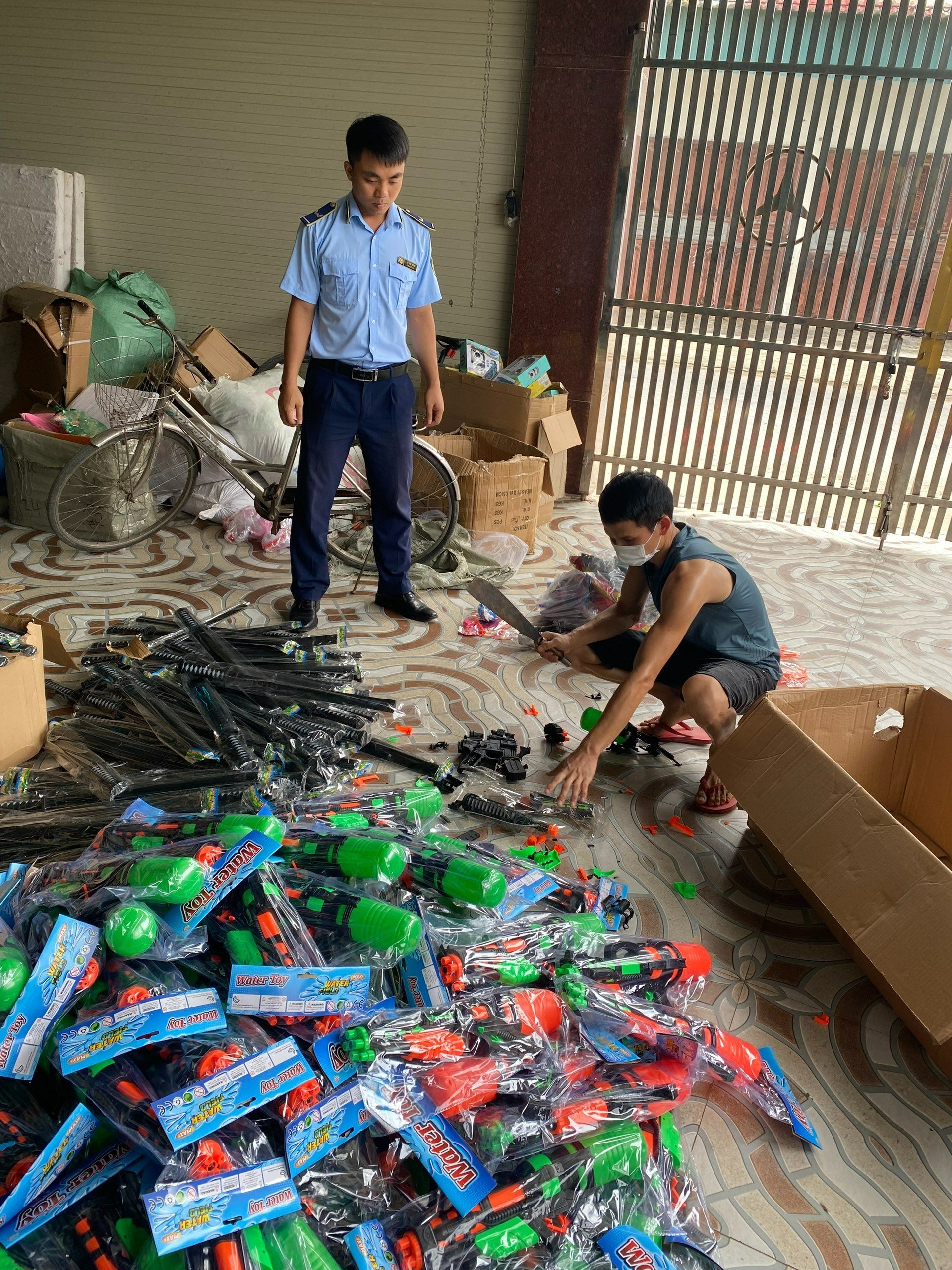 Ti&ecirc;u hủy h&agrave;ng h&oacute;a vi phạm
