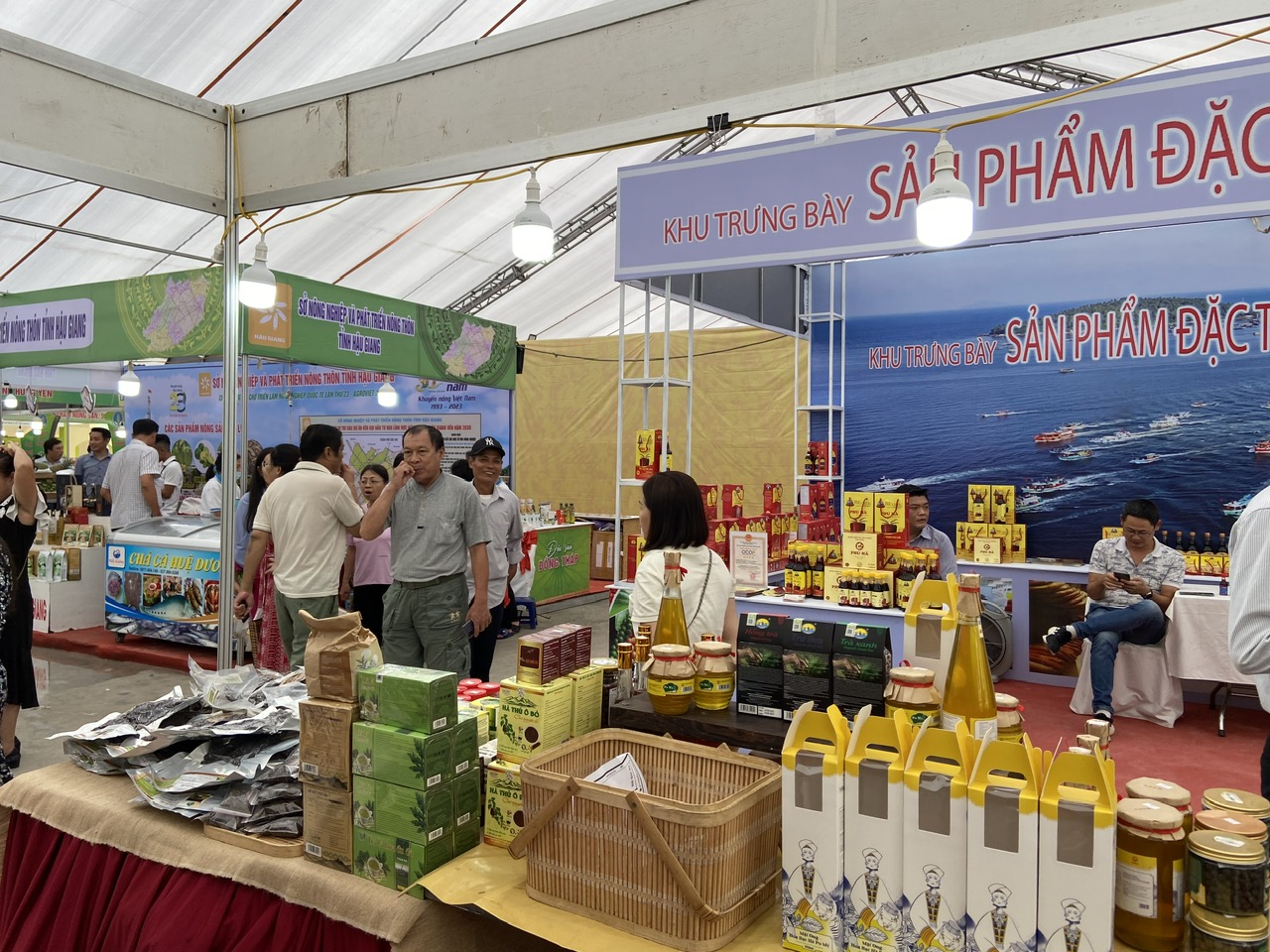 Sản phẩm địa phương tìm đầu ra qua Pg88ok ưu đãi hấp dẫn điện tử