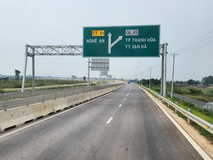 Đường cao tốc từ Ninh B&igrave;nh tới Nghệ An đưa v&agrave;o khai th&aacute;c - Ảnh: TUẤN PH&Ugrave;NG.