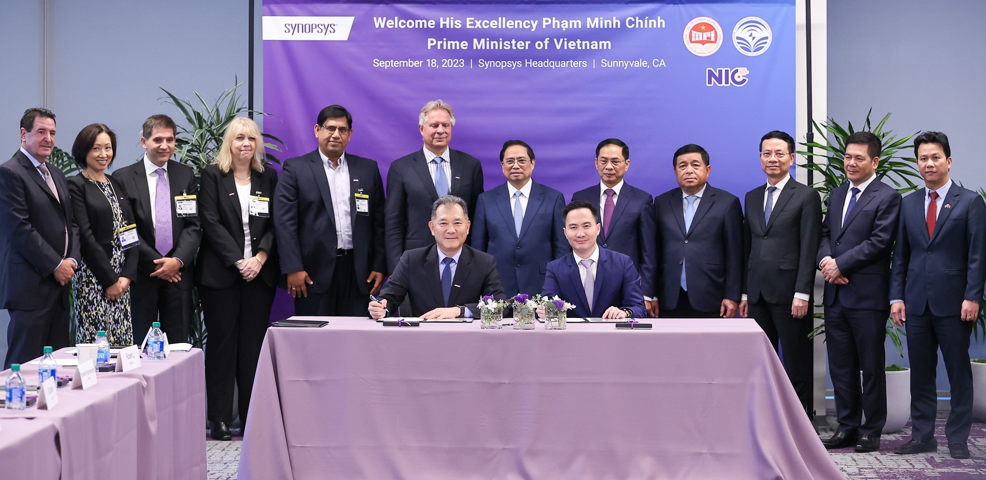 Synopsys hỗ trợ Việt Nam phát triển công nghiệp vi mạch bán dẫn và lập trung tâm ươm tạo thiết kế chip