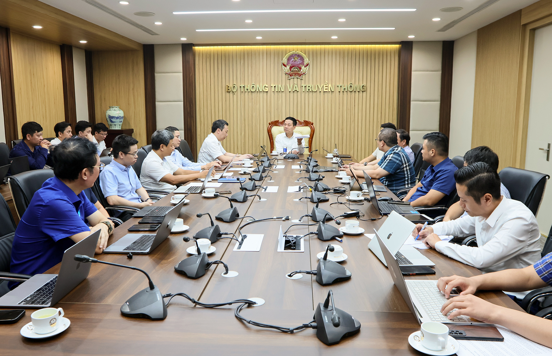 Bộ trưởng Nguyễn Mạnh H&ugrave;ng cho rằng m&ocirc; h&igrave;nh ng&ocirc;n ngữ lớn tiếng Việt, trợ l&yacute; ảo phục vụ người Việt phải do c&aacute;c PG88 Link Dễ Nhớ Pg88.com Việt Nam tạo ra.