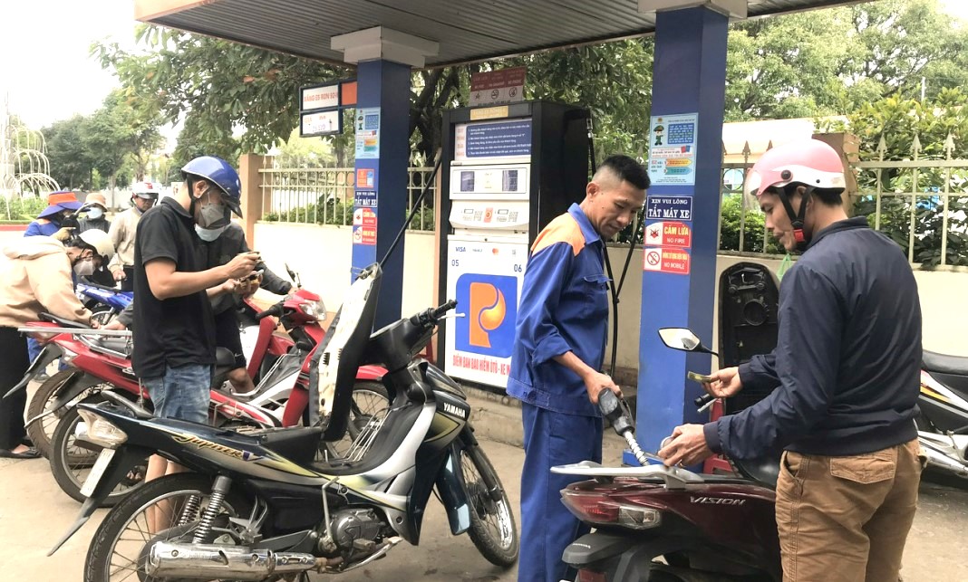 Giá xăng dầu đồng loạt giảm từ 16h, ngày 2/10/2023.