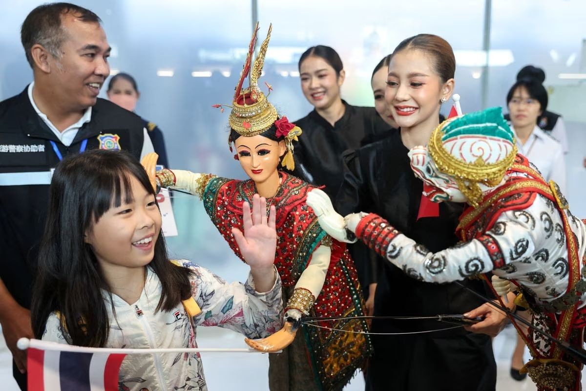 Dự kiến hơn 120.000 du kh&aacute;ch Trung Quốc sẽ đến c&aacute;c s&acirc;n bay Don Mueang v&agrave; Suvarnabhumi trong tuần đầu ti&ecirc;n &aacute;p dụng ch&iacute;nh s&aacute;ch miễn thị thực.