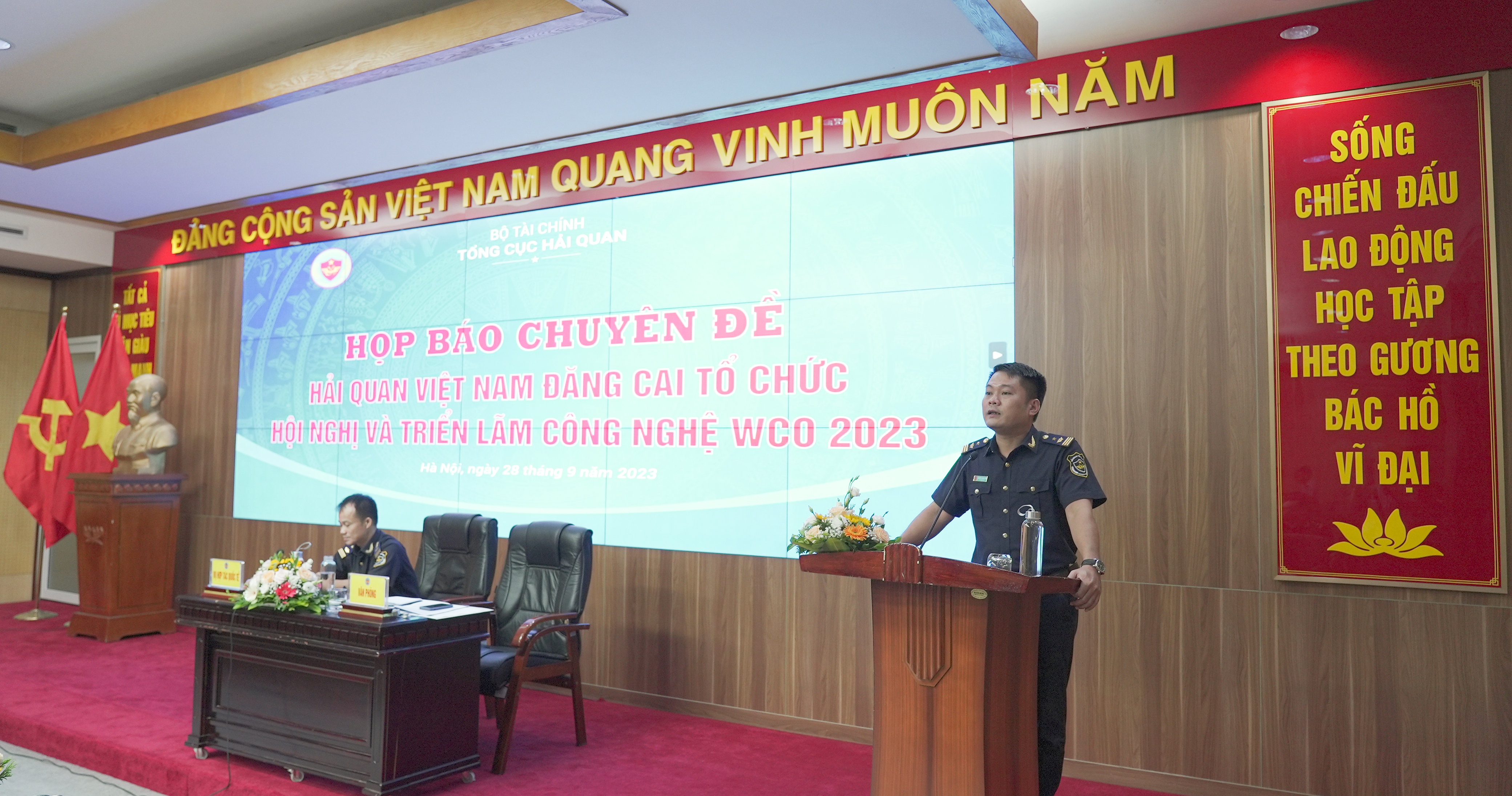 Đại diện&nbsp;Tổng cục&nbsp;Hải quan th&ocirc;ng tin về&nbsp;việc&nbsp;Hải quan Việt Nam đăng cai tổ chức&nbsp;Hội nghị v&agrave; Triển l&atilde;m C&ocirc;ng nghệ WCO.