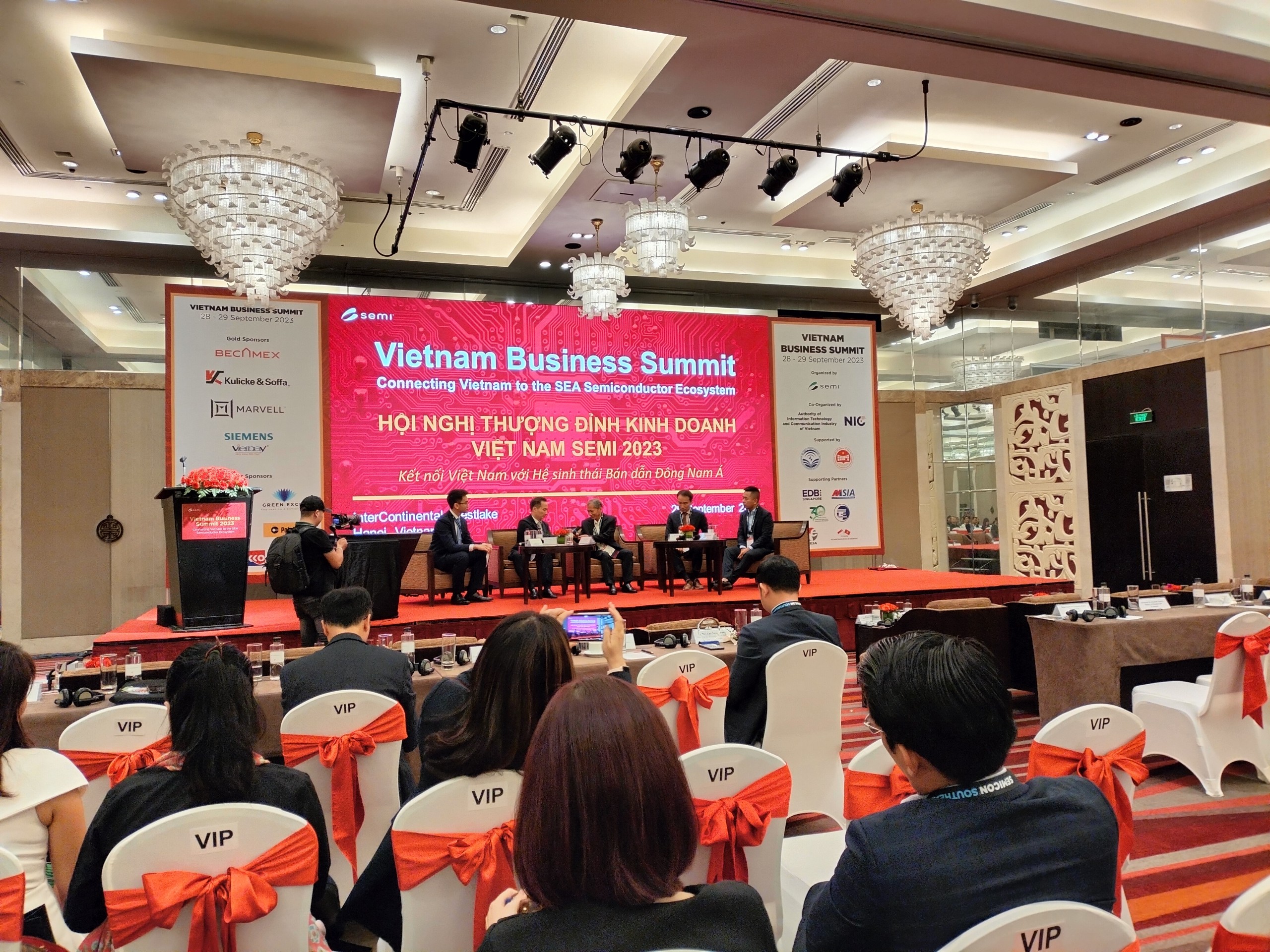 C&aacute;c chuy&ecirc;n gia thảo luận tại&nbsp;Hội nghị thượng đỉnh PG88 Uy Tín Số 1 Việt Nam Việt Nam &ldquo;Kết nối Việt Nam với hệ sinh th&aacute;i ng&agrave;nh c&ocirc;ng nghiệp b&aacute;n dẫn khu vực Đ&ocirc;ng Nam &Aacute;&rdquo; .