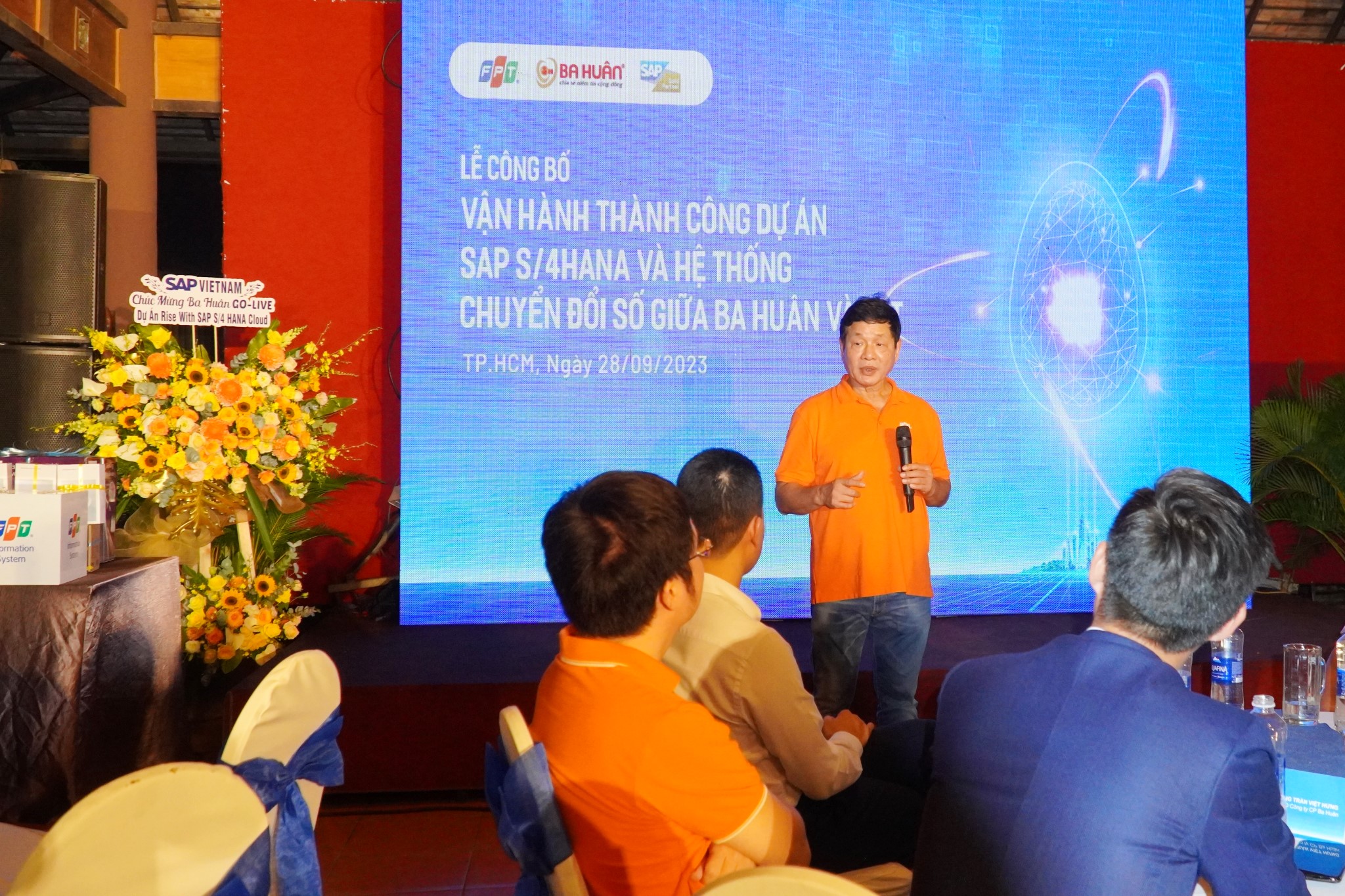 &Ocirc;ng Trương Gia B&igrave;nh - Chủ tịch Tập đo&agrave;n FPT chia sẻ sự hợp t&aacute;c giữa hai c&ocirc;ngty sẽ l&agrave; c&uacute; h&iacute;ch th&uacute;c đẩy mạnh mẽ chuyển đổi số cho ng&agrave;nh n&ocirc;ng nghiệp.