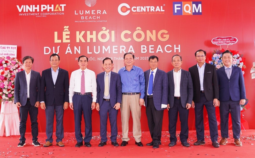 Đại diện Chủ đầu tư Vinh Phát cùng các lãnh đạo ban ngành, đại biểu, quan khách và đối tác chụp hình lưu niệm tại Lễ khởi công Link Trang Chủ PG88.Com Mới #2026 Lumera Beach.