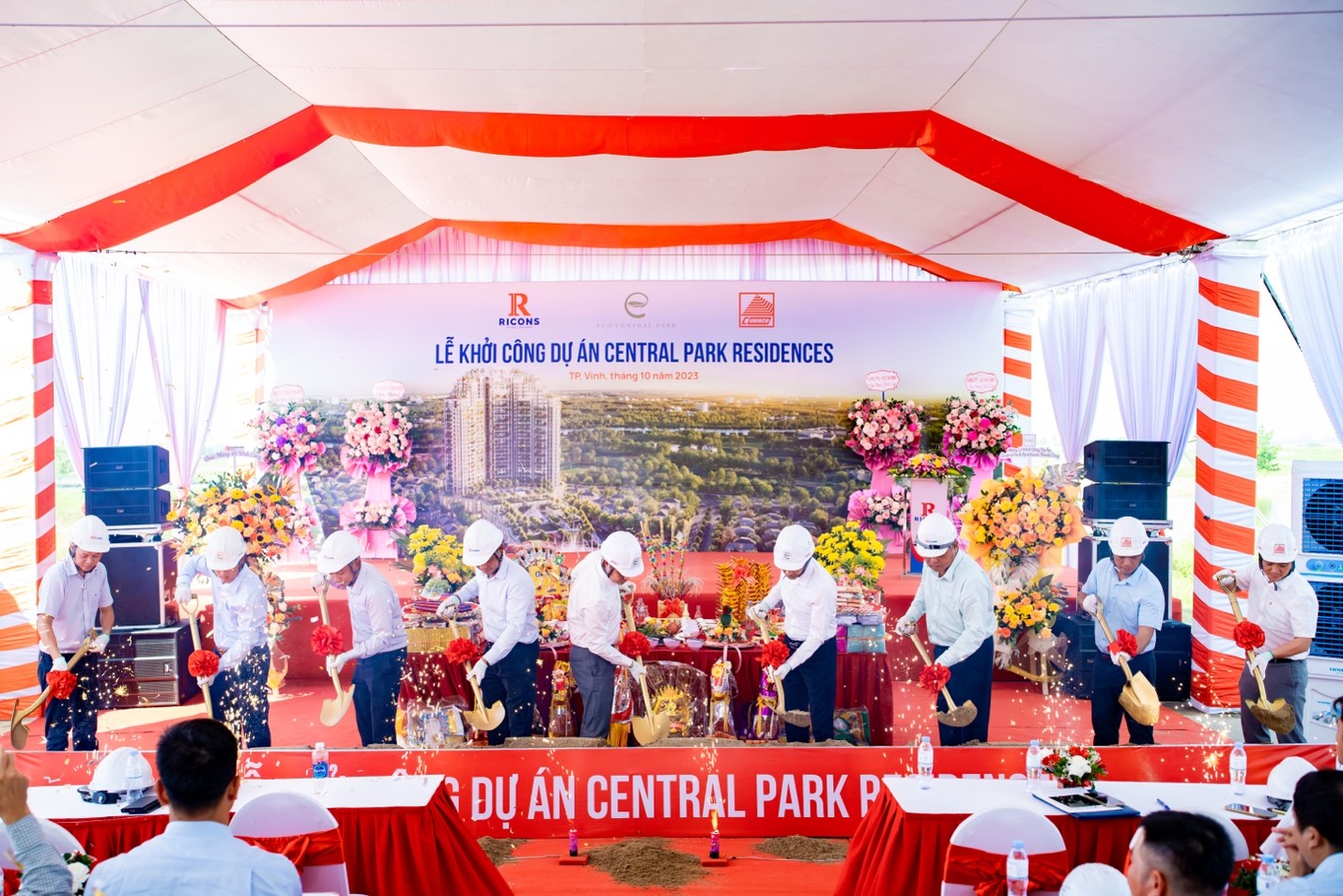Đại diện chủ Pg88vn Trang Chủ Chính Thức, nh&agrave; thầu c&ugrave;ng tham gia khởi c&ocirc;ng dự &aacute;n chung cư cao tầng Central Park Residences.