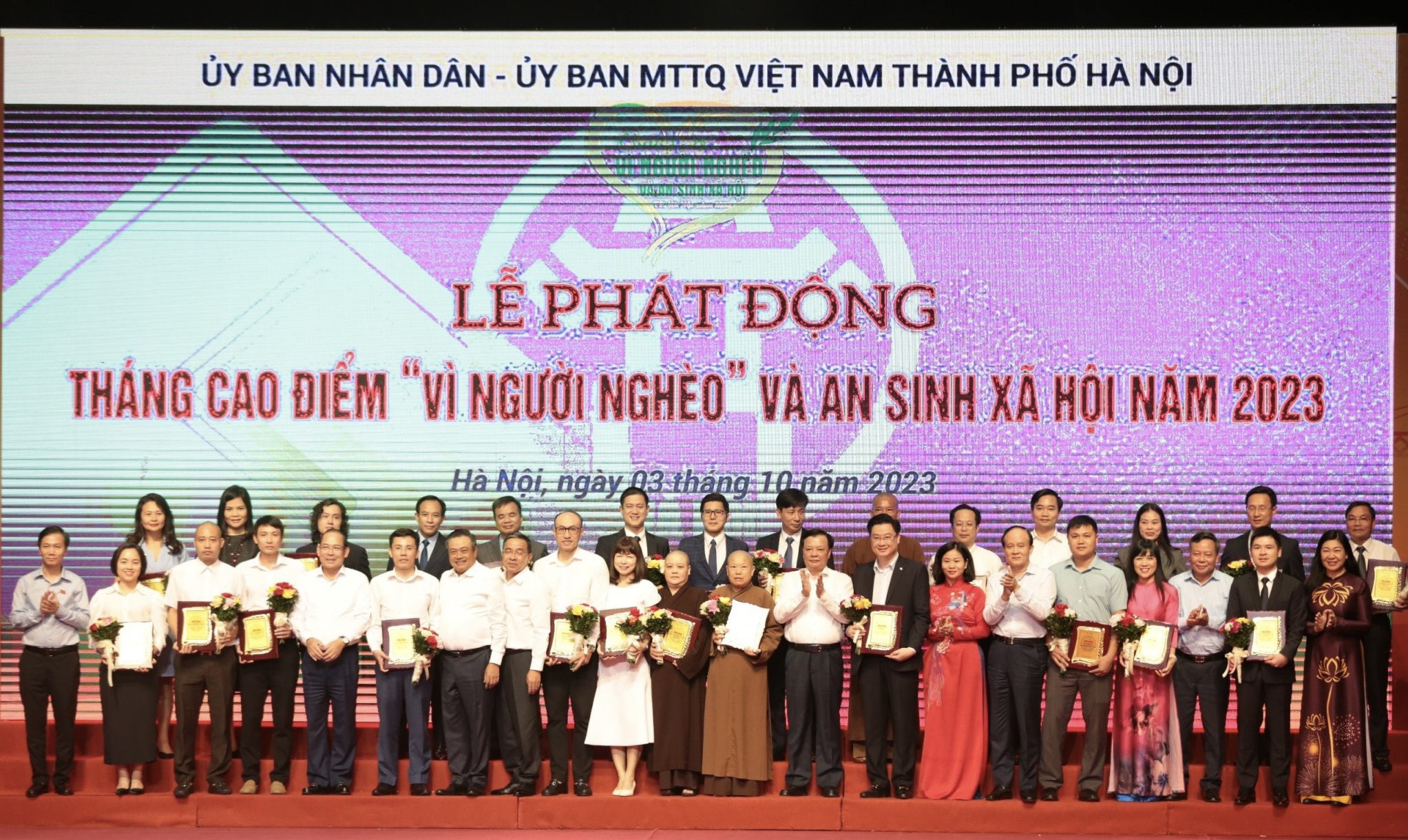 T&T Group l&agrave; một trong những PG88 Link Dễ Nhớ Pg88.com được UBND - Ủy ban Mặt trận Tổ quốc Việt Nam th&agrave;nh phố H&agrave; Nội vinh danh v&igrave; những đ&oacute;ng g&oacute;p t&iacute;ch cực cho c&ocirc;ng t&aacute;c giảm ngh&egrave;o v&agrave; an sinh x&atilde; hội của th&agrave;nh phố. (Nguồn: T&T Group).