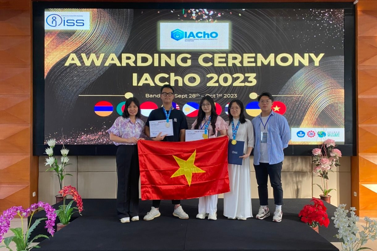 Học sinh giành huy chương tại Olympic Hóa học ứng dụng quốc tế 2023. Ảnh - TTXVN. 