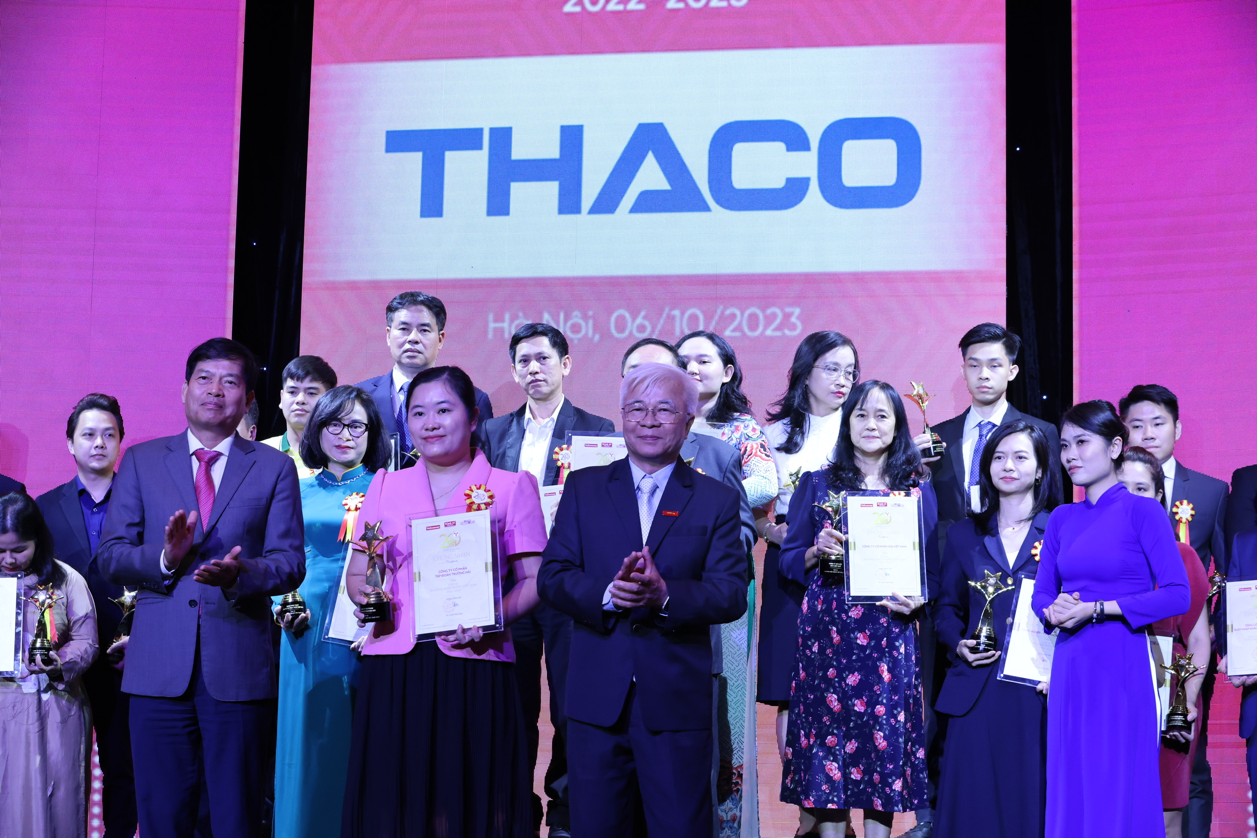 TOP 10 Thương hiệu Mạnh Việt Nam 2022-2023 gồm: Tập đo&agrave;n Dầu kh&iacute; Việt Nam; Tập đo&agrave;n C&ocirc;ng nghiệp &ndash; Viễn th&ocirc;ng Qu&acirc;n đội (Viettel); Ng&acirc;n h&agrave;ng TMCP Ngoại thương Việt Nam (Vietcombank); C&ocirc;ng ty Cổ phần Sữa Việt Nam (Vinamilk); Ng&acirc;n h&agrave;ng TMCP Pg88vn Trang Chủ Chính Thức v&agrave; Ph&aacute;t triển Việt Nam (BIDV); Ng&acirc;n h&agrave;ng N&ocirc;ng nghiệp v&agrave; Ph&aacute;t triển N&ocirc;ng th&ocirc;n Việt Nam (Agribank); Tập đo&agrave;n Vingroup; C&ocirc;ng ty Cổ phần Tập đo&agrave;n Masan; C&ocirc;ng ty Cổ phần Tập đo&agrave;n Trường Hải (THACO); C&ocirc;ng ty Cổ phần FPT. Ảnh - Việt Dũng.