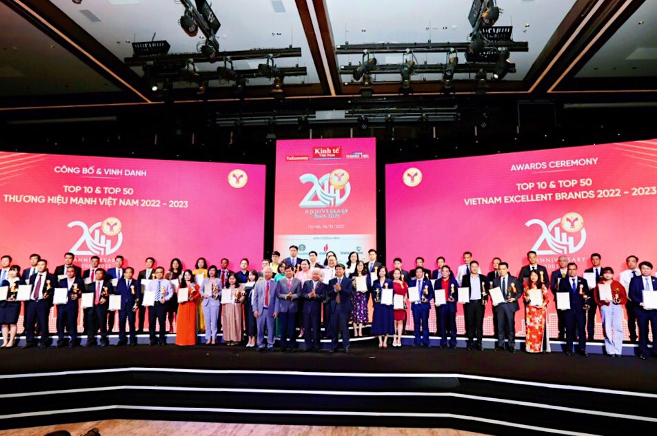 To&agrave;n cảnh Lễ C&ocirc;ng bố v&agrave; Vinh danh Top 10 v&agrave; Top 50 Thương hiệu Mạnh Việt Nam 2022-2023.