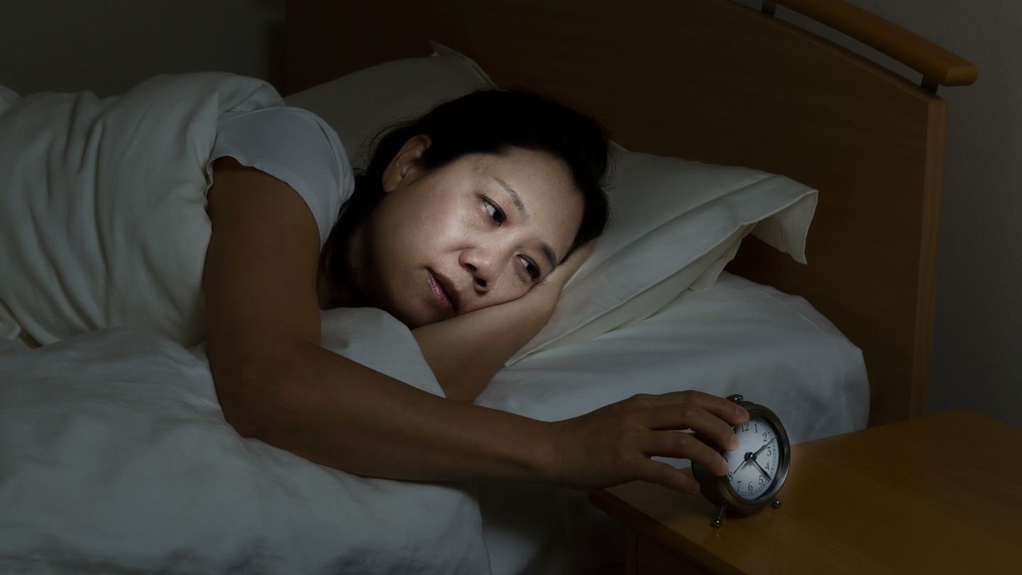 C&aacute;c triệu chứng mất ngủ (kh&oacute; ngủ, hoặc thức giấc qu&aacute; sớm) trong x&atilde; hội hiện đại c&oacute; li&ecirc;n quan đến nguy cơ đột quỵ cao hơn.&nbsp;