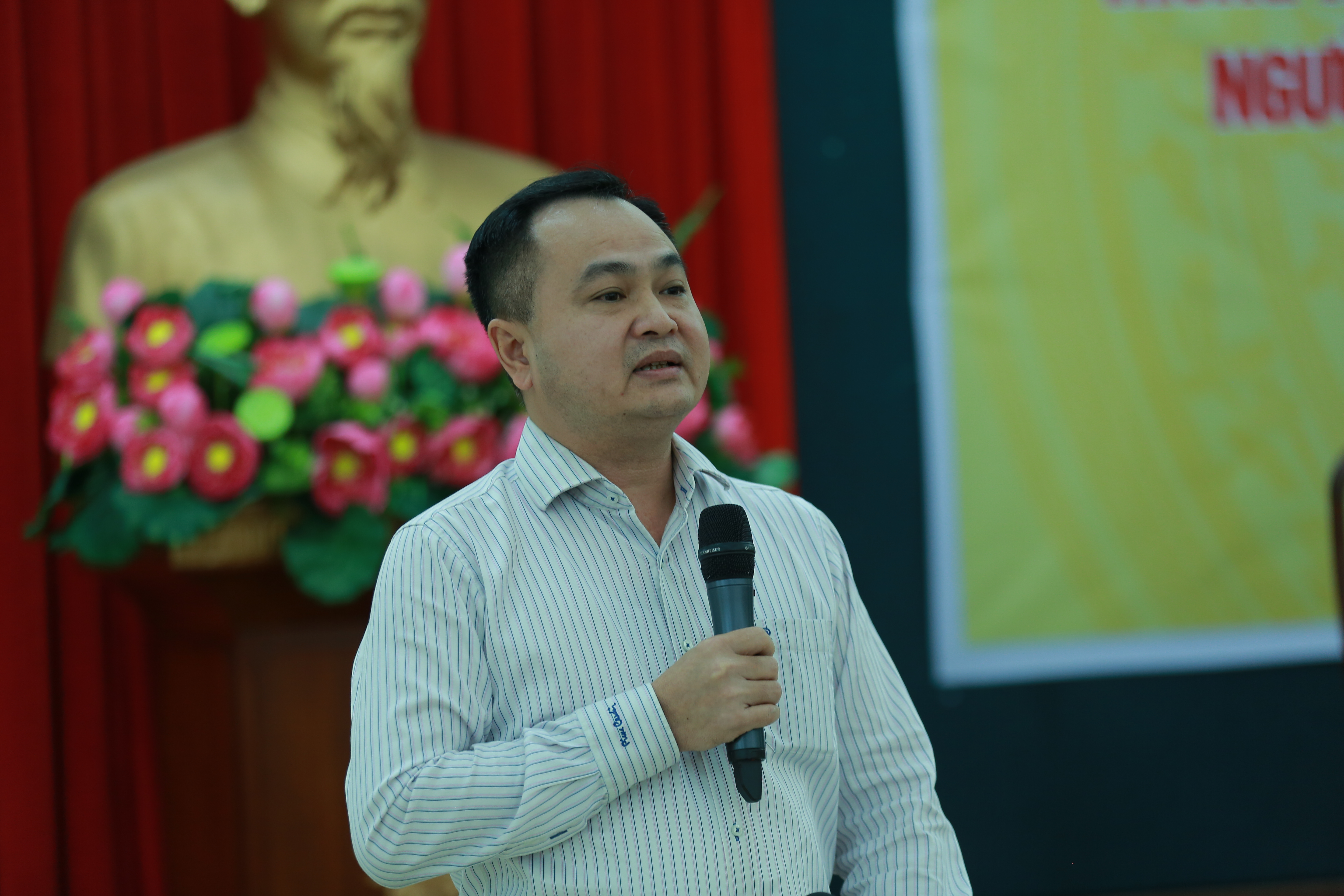 &Ocirc;ng Tống Văn Lai, Ph&oacute; Cục trưởng Cục Quan hệ PG88 Sòng bạc trực tuyến TOP 1 Việt Nam | Casino, Nổ Hũ v&agrave; Tiền lương. Ảnh: H&agrave; Qu&acirc;n.