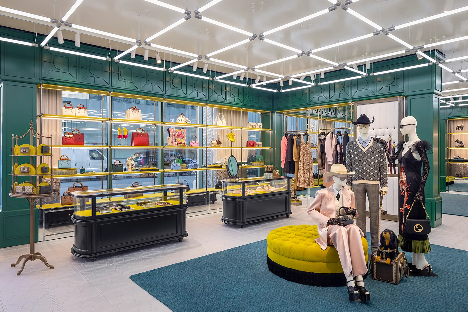 Doanh thu của Gucci đ&atilde; giảm 7% xuống c&ograve;n 2,2 tỷ euro, l&agrave;m ảnh hưởng đến kết quả t&agrave;i ch&iacute;nh qu&yacute; 3 của Kering.