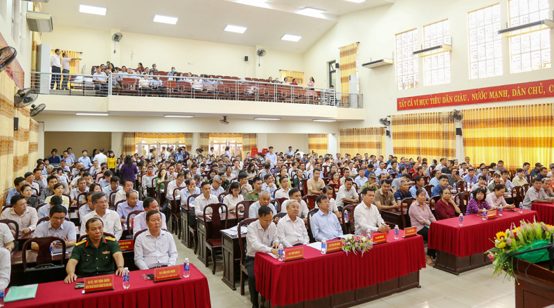 Hơn&nbsp;200 người d&acirc;n, đại diện cho hơn 3.400 hộ d&acirc;n, thuộc diện di dời của dự &aacute;n đường cao tốc Bi&ecirc;n H&ograve;a - Vũng T&agrave;u c&ugrave;ng c&aacute;c sở, ng&agrave;nh Đồng Nai tại buổi đối thoại - Ảnh: PV