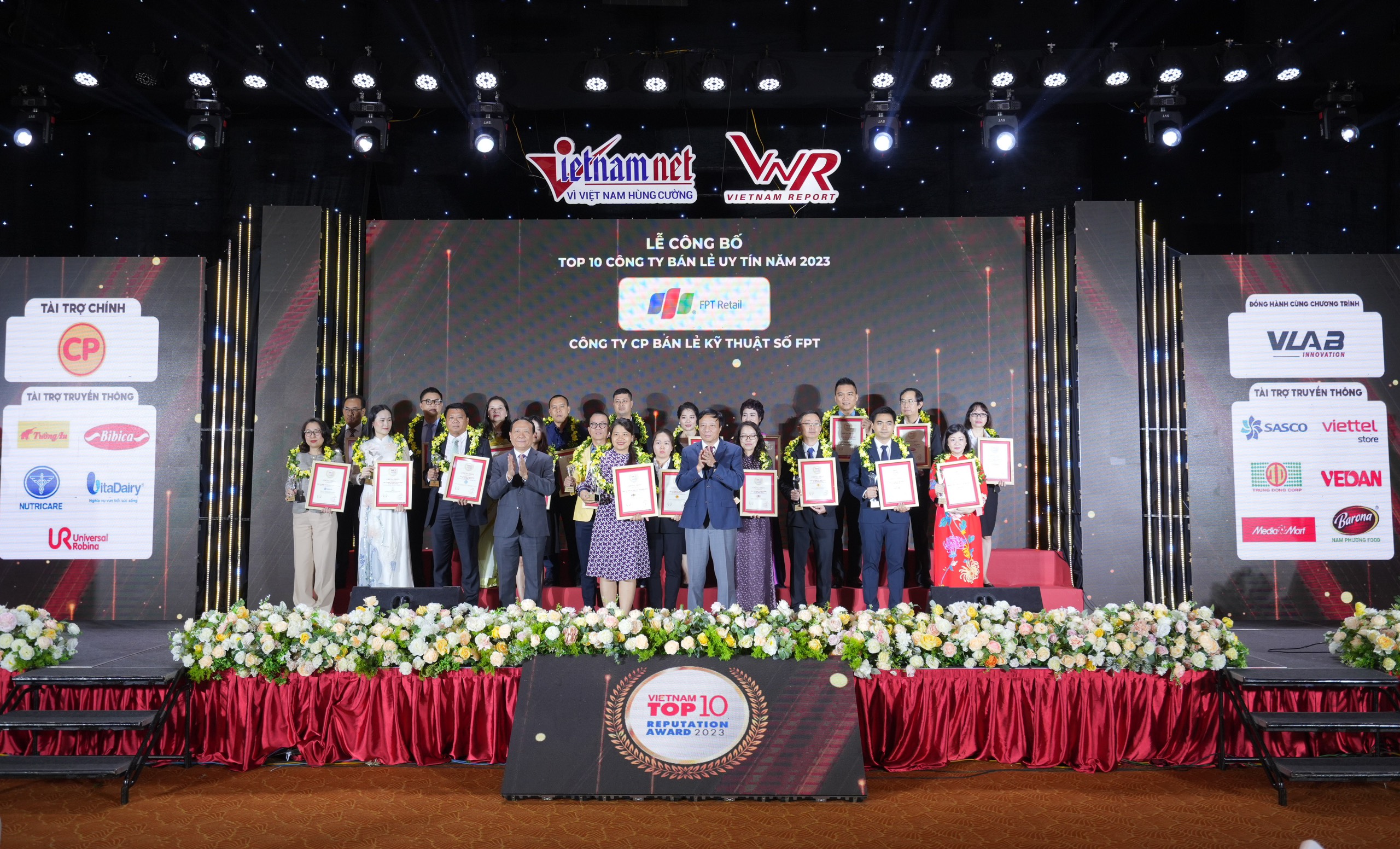 FPT Retail được vinh danh &ldquo;Top 10 C&ocirc;ng ty b&aacute;n lẻ uy t&iacute;n 2023&rdquo; lần thứ 7 li&ecirc;n tiếp.