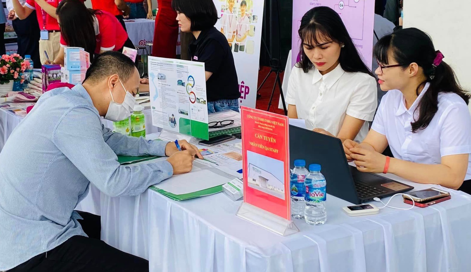 Nhiều 6Pg88.con độc quyền mỗi ngày đẩy mạnh tuyển dụng lao động dịp cuối năm.