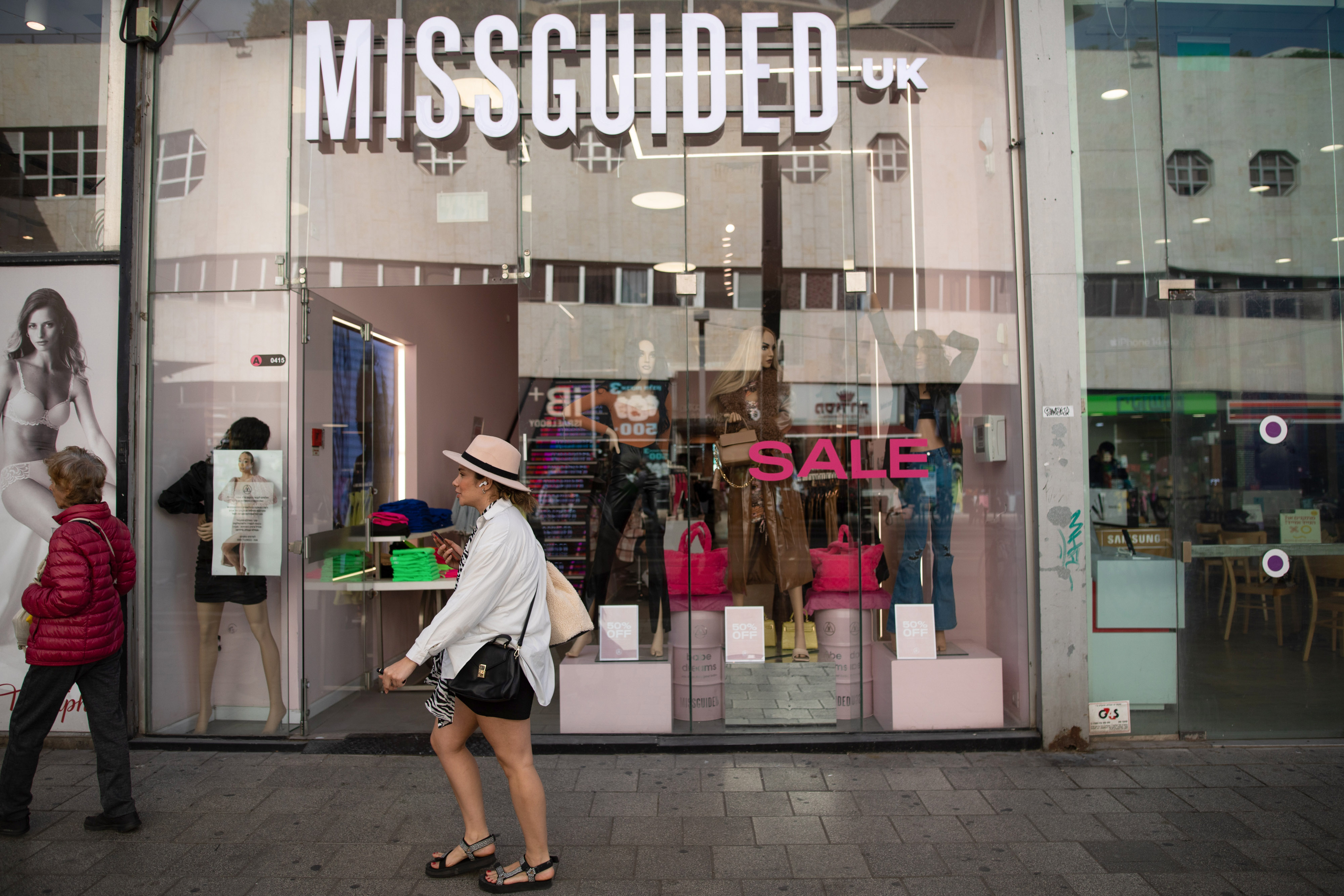 Shein mua lại Missguided để mở rộng thị phần v&agrave; phạm vi tiếp cận tới ch&acirc;u &Acirc;u.