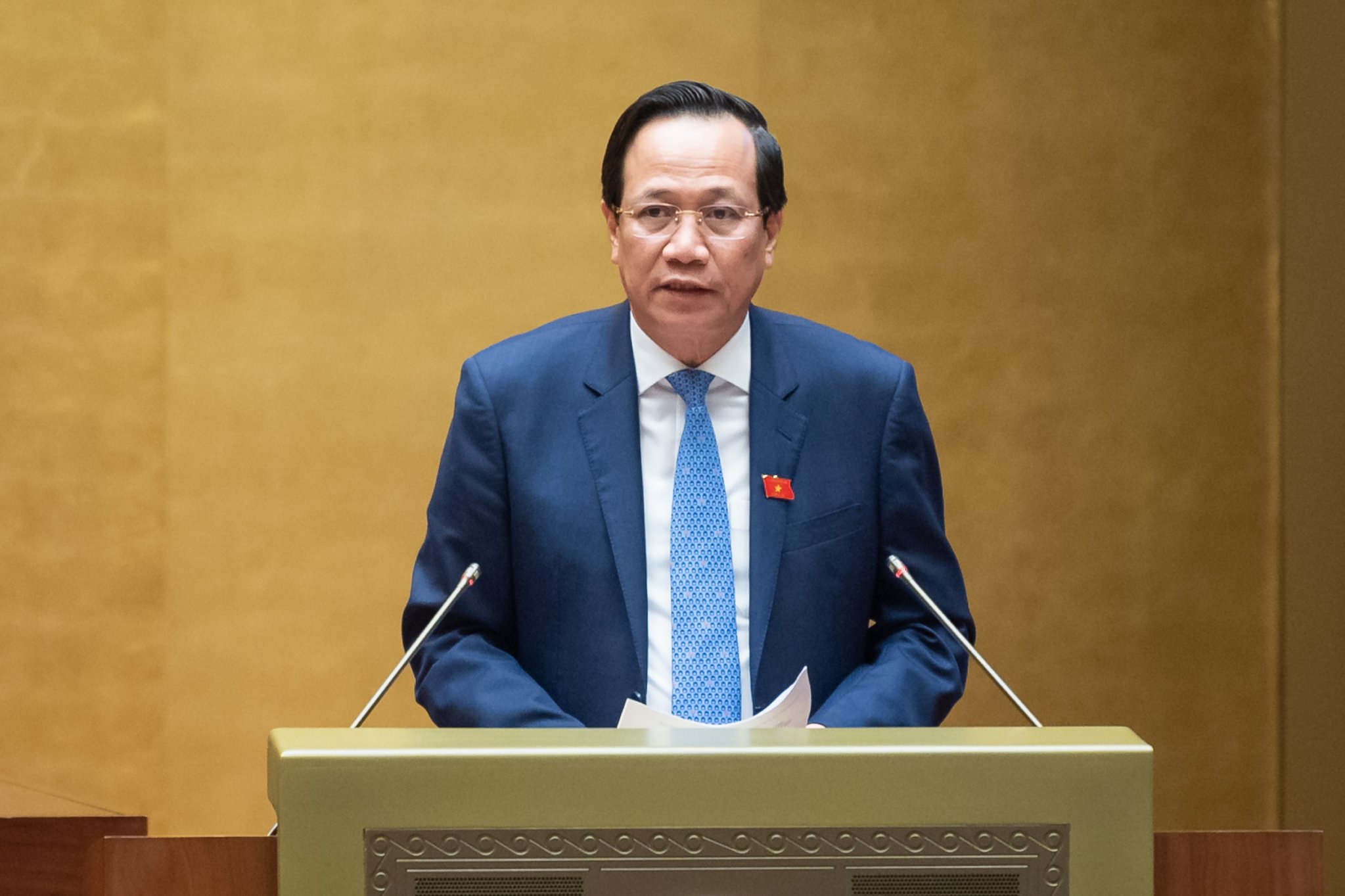  Bộ trưởng Bộ Lao động – Thương binh và Xã hội Đào Ngọc Dung trình bày tờ trình Link Trang Chủ PG88.Com Mới #2026 Luật Bảo hiểm xã hội (sửa đổi). Ảnh - Quochoi.vn.