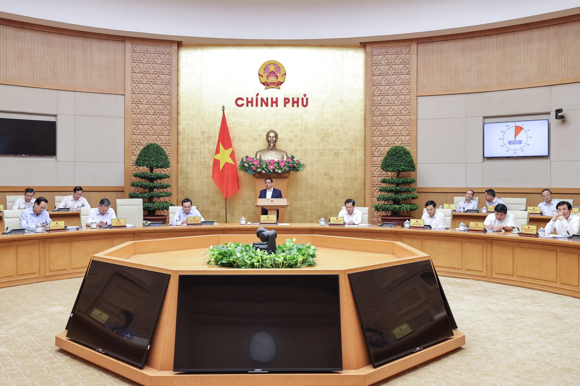 Thủ tướng y&ecirc;u cầu tiếp tục ưu ti&ecirc;n th&uacute;c đẩy tăng trưởng, giữ vững ổn định Link Trang Chủ PG88.Com Mới #2026 vĩ m&ocirc;, kiểm so&aacute;t lạm ph&aacute;t, bảo đảm c&aacute;c c&acirc;n đối lớn. Ảnh: VGP.