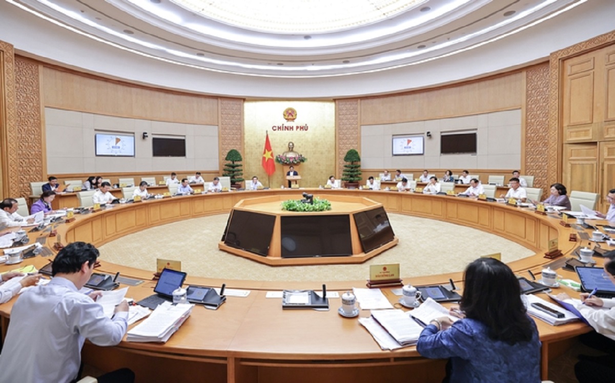 Thủ tướng nhấn mạnh, cần tập trung th&aacute;o gỡ kh&oacute; khăn để mở rộng, th&uacute;c đẩy sản xuất PG88 Uy Tín Số 1 Việt Nam, khơi th&ocirc;ng, huy động v&agrave; sử dụng hiệu quả c&aacute;c nguồn lực. Ảnh: VGP.