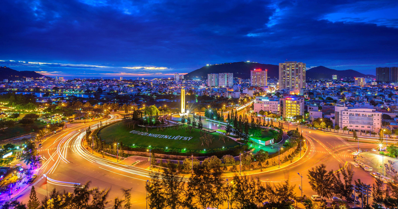 Phấn đấu đến năm 2024, tại c&aacute;c địa b&agrave;n du lịch trọng điểm l&agrave; Xuy&ecirc;n Mộc, Vũng T&agrave;u, B&agrave; Rịa, C&ocirc;n Đảo h&igrave;nh th&agrave;nh tối thiểu một m&ocirc; h&igrave;nh du lịch đ&ecirc;m.