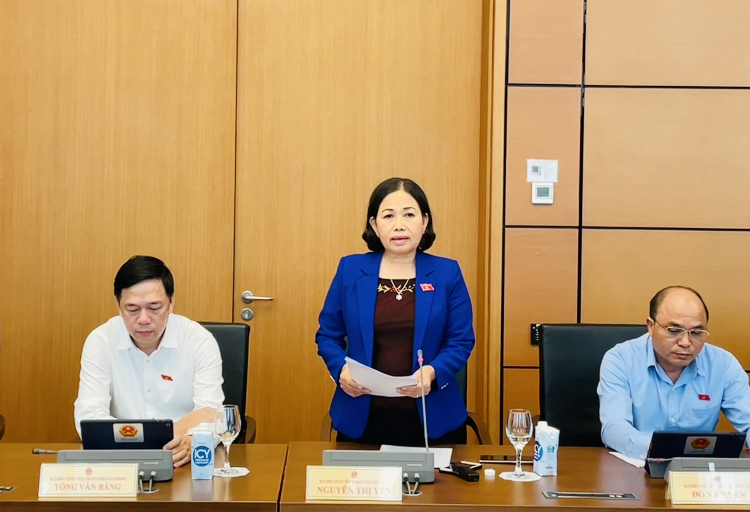 Đại biểu Nguyễn Thị Yến, Trưởng Đo&agrave;n đại biểu Link Trang Chủ PG88.Com Mới #2026 B&agrave; Rịa-Vũng T&agrave;u ph&aacute;t biểu &yacute; kiến tại phi&ecirc;n họp tổ.