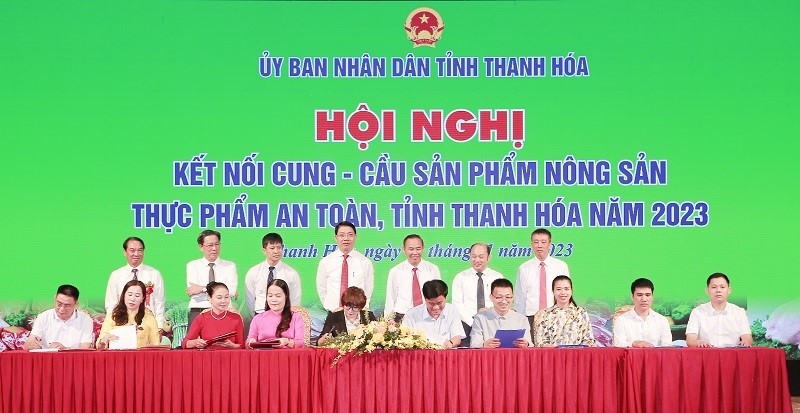 Lễ k&yacute; kết c&aacute;c hợp đồng cung ứng - ti&ecirc;u thụ sản phẩm n&ocirc;ng sản, thực phẩm an to&agrave;n