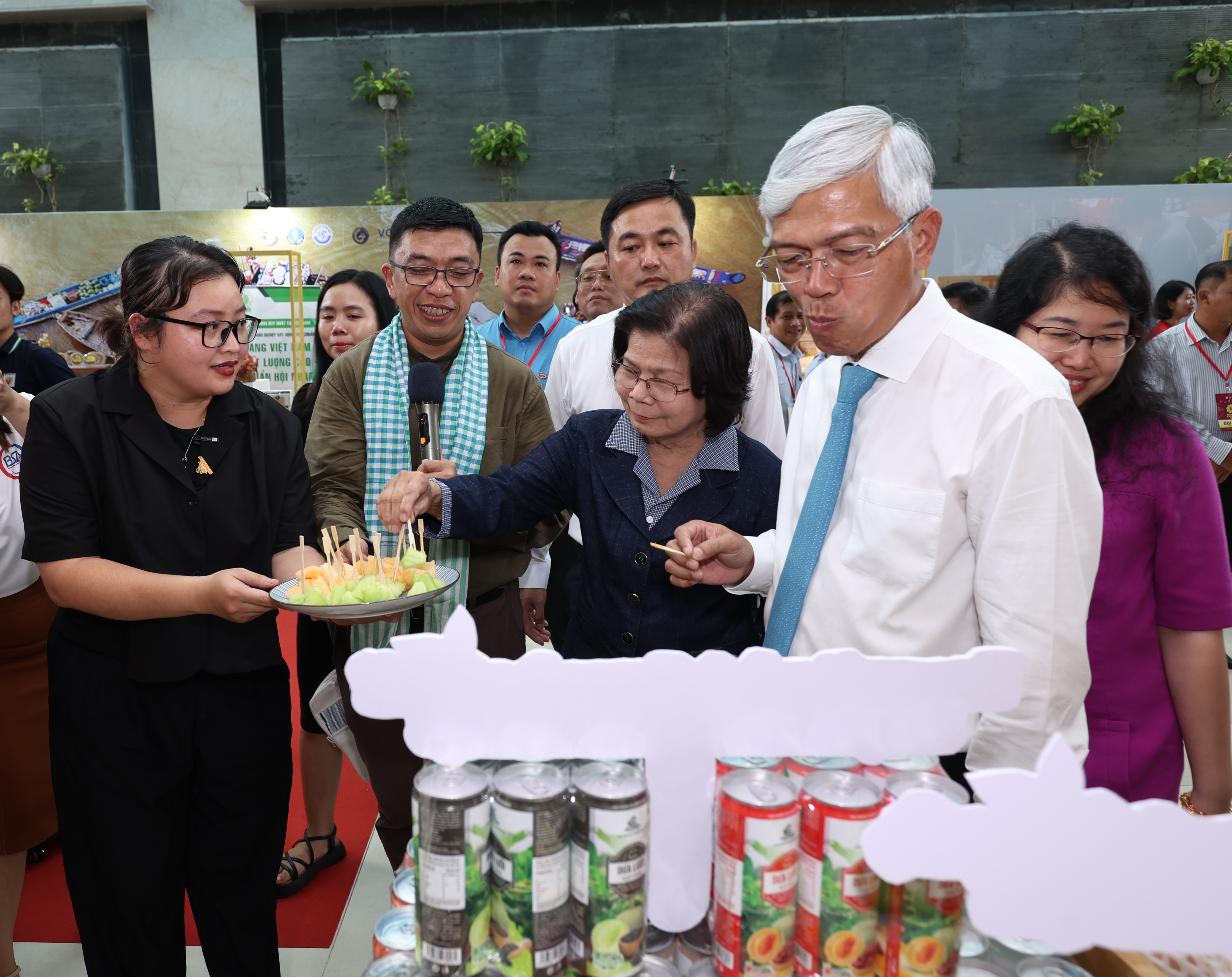 Khai mạc Triển lãm trong khuôn khổ Diễn đàn Mekong Connect 2023 với chủ đề "Nền Pg88vnd nổ hũ và bền vững của Việt Nam" chiều 15/11.