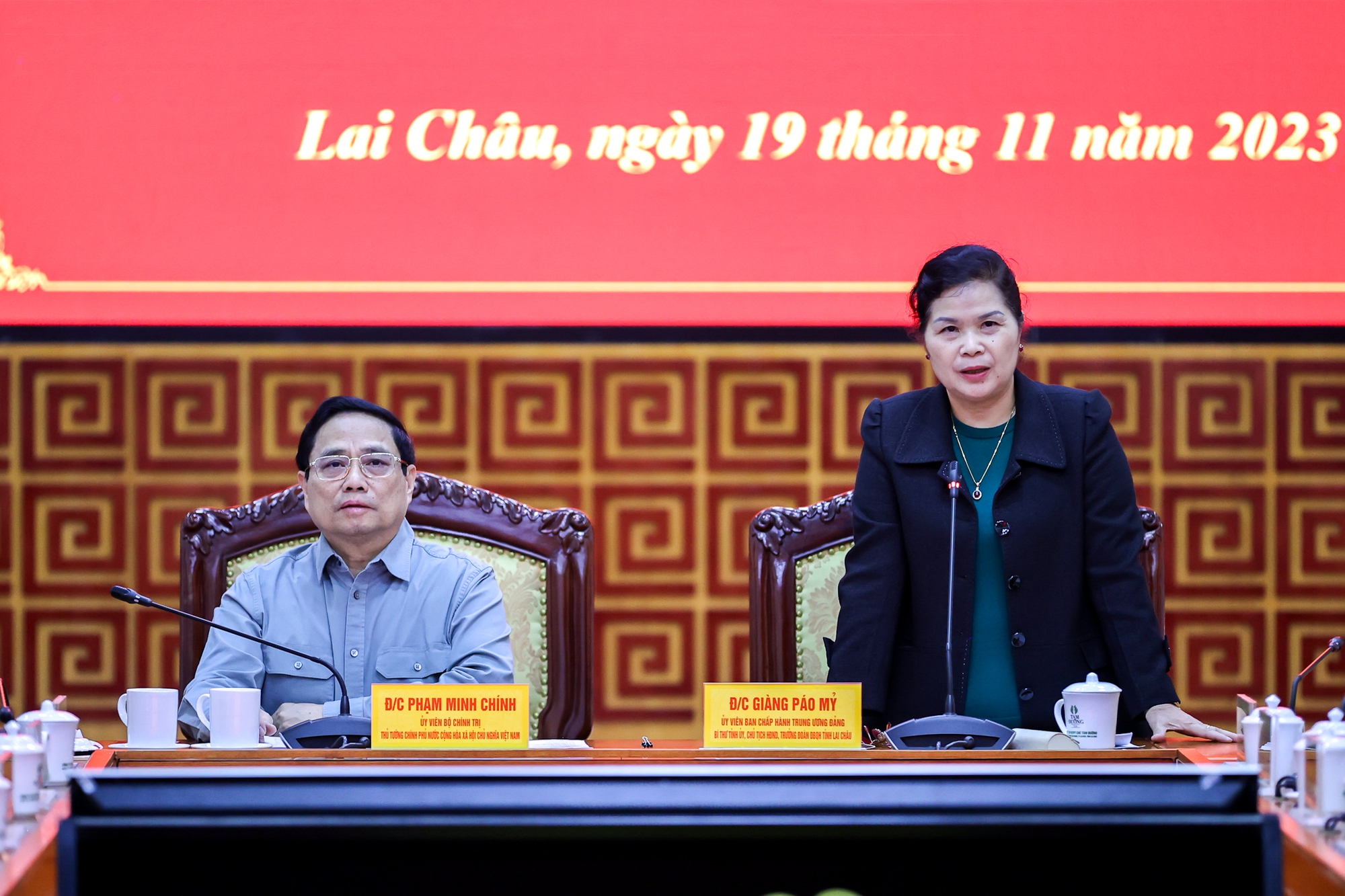 B&iacute; thư Tỉnh ủy, Chủ tịch HĐND tỉnh, Trưởng Đo&agrave;n Đại biểu Link Trang Chủ PG88.Com Mới #2026 tỉnh Lai Ch&acirc;u Gi&agrave;ng P&aacute;o Mỷ b&aacute;o c&aacute;o tại cuộc l&agrave;m việc. Ảnh: VGP.