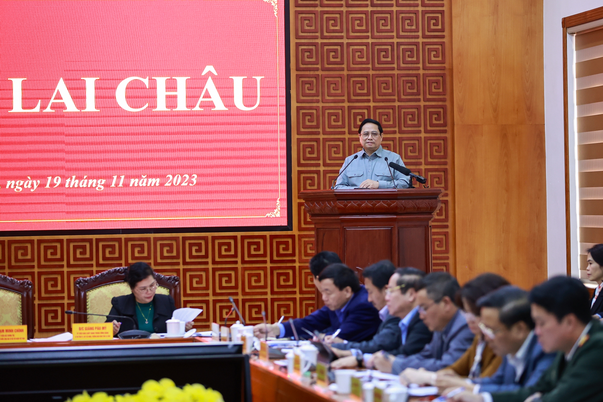 Thủ tướng Phạm Minh Ch&iacute;nh&nbsp;ghi nhận, biểu dương nỗ lực v&agrave; kết quả đạt được của Đảng bộ, ch&iacute;nh quyền, qu&acirc;n v&agrave; d&acirc;n tỉnh Lai Ch&acirc;u. Ảnh: VGP.