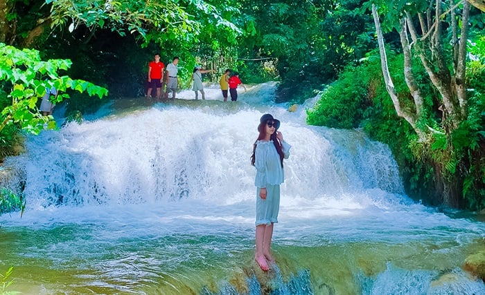 Được mệnh danh l&agrave; một trong những d&ograve;ng th&aacute;c đẹp nhất Thanh H&oacute;a, th&aacute;c Hi&ecirc;u P&ugrave; Lu&ocirc;ng l&agrave; điểm đến l&yacute; tưởng để du kh&aacute;ch chi&ecirc;m ngưỡng v&agrave; cảm nhận trọn vẹn vẻ đẹp của n&uacute;i rừng h&ugrave;ng vĩ