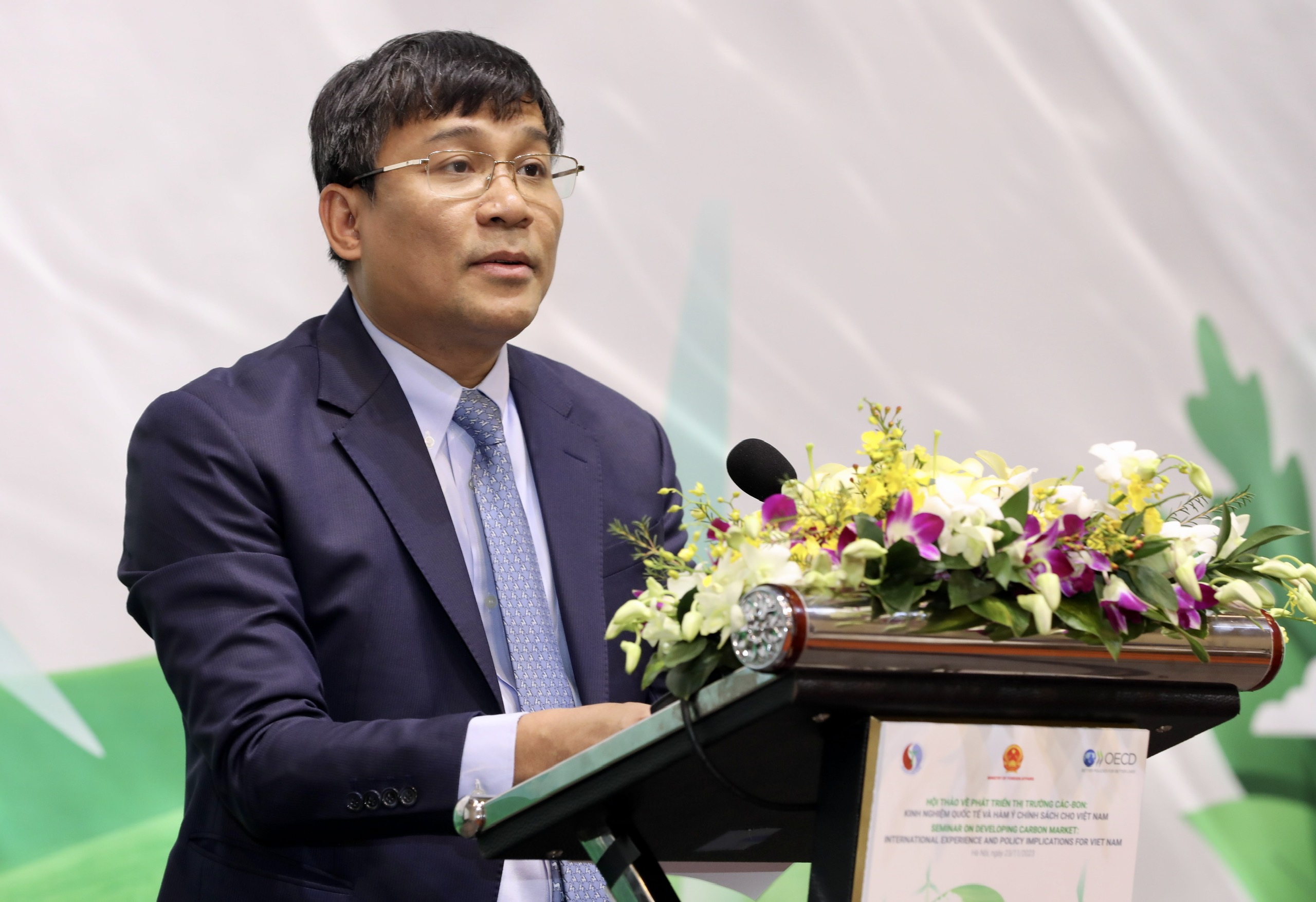 &Ocirc;ng Nguyễn Minh Vũ, Thứ trưởng thường trực Bộ Ngoại giao, ph&aacute;t biểu tại hội thảo. Ảnh: Việt Dũng.