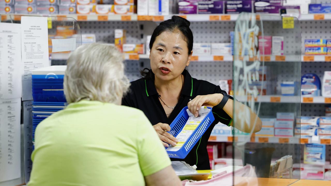 Người d&acirc;n chỉ n&ecirc;n d&ugrave;ng thuốc kh&aacute;ng sinh v&agrave; c&aacute;c loại thuốc chống vi sinh vật kh&aacute;c do nh&acirc;n vi&ecirc;n c&oacute; chuy&ecirc;n m&ocirc;n v&agrave; thẩm quyền k&ecirc; đơn.