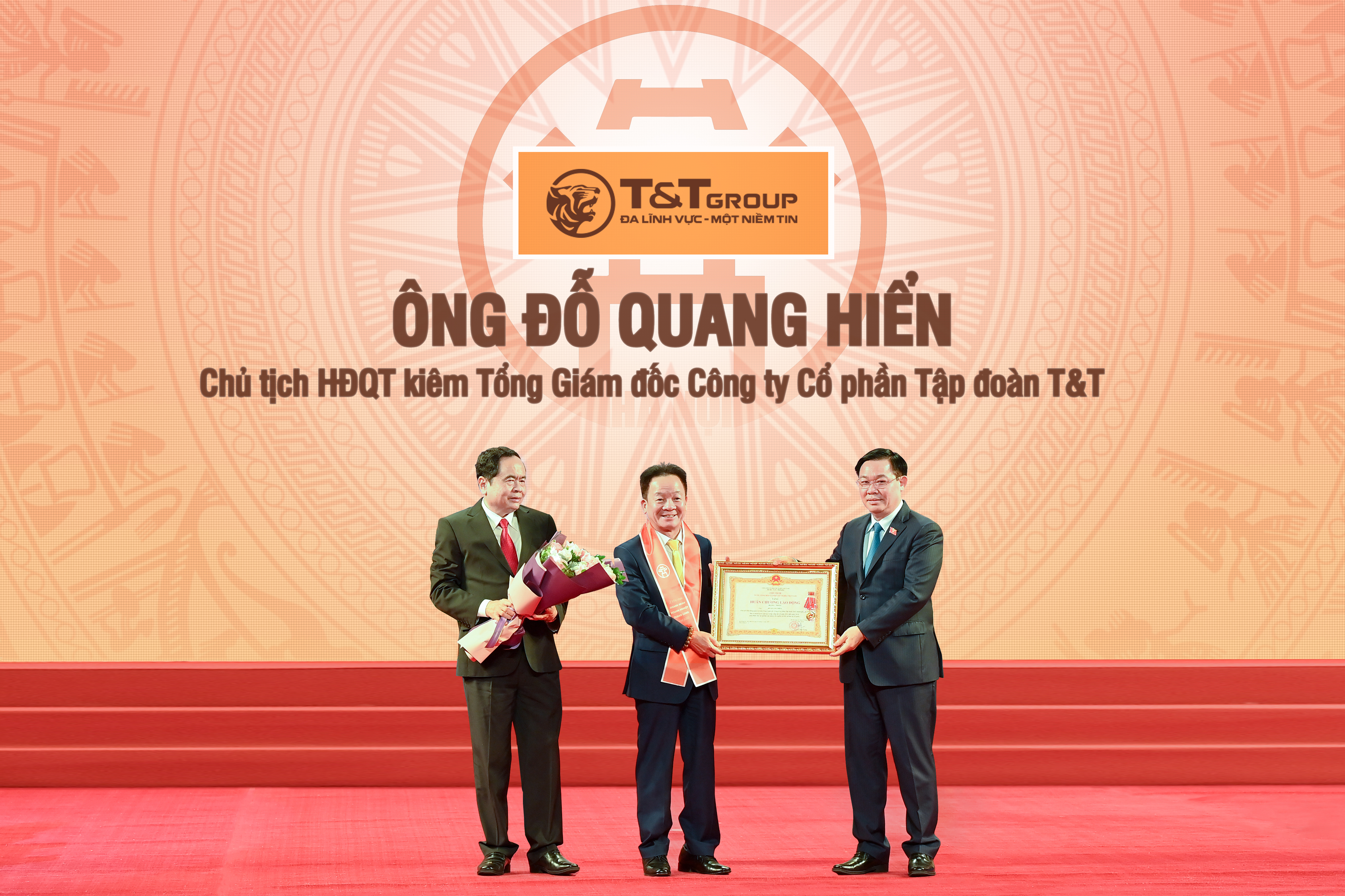 &Ocirc;ng Đỗ Quang Hiển, Nh&agrave; s&aacute;ng lập, Chủ tịch Ủy ban Chiến lược Tập đo&agrave;n T&T Group vinh dự l&agrave; một trong số &iacute;t doanh nh&acirc;n trong lĩnh vực Link Trang Chủ PG88.Com Mới #2026 tư nh&acirc;n được trao tặng Hu&acirc;n chương PG88 Sòng bạc trực tuyến TOP 1 Việt Nam | Casino, Nổ Hũ hạng Nhất, Nh&igrave;, Ba.