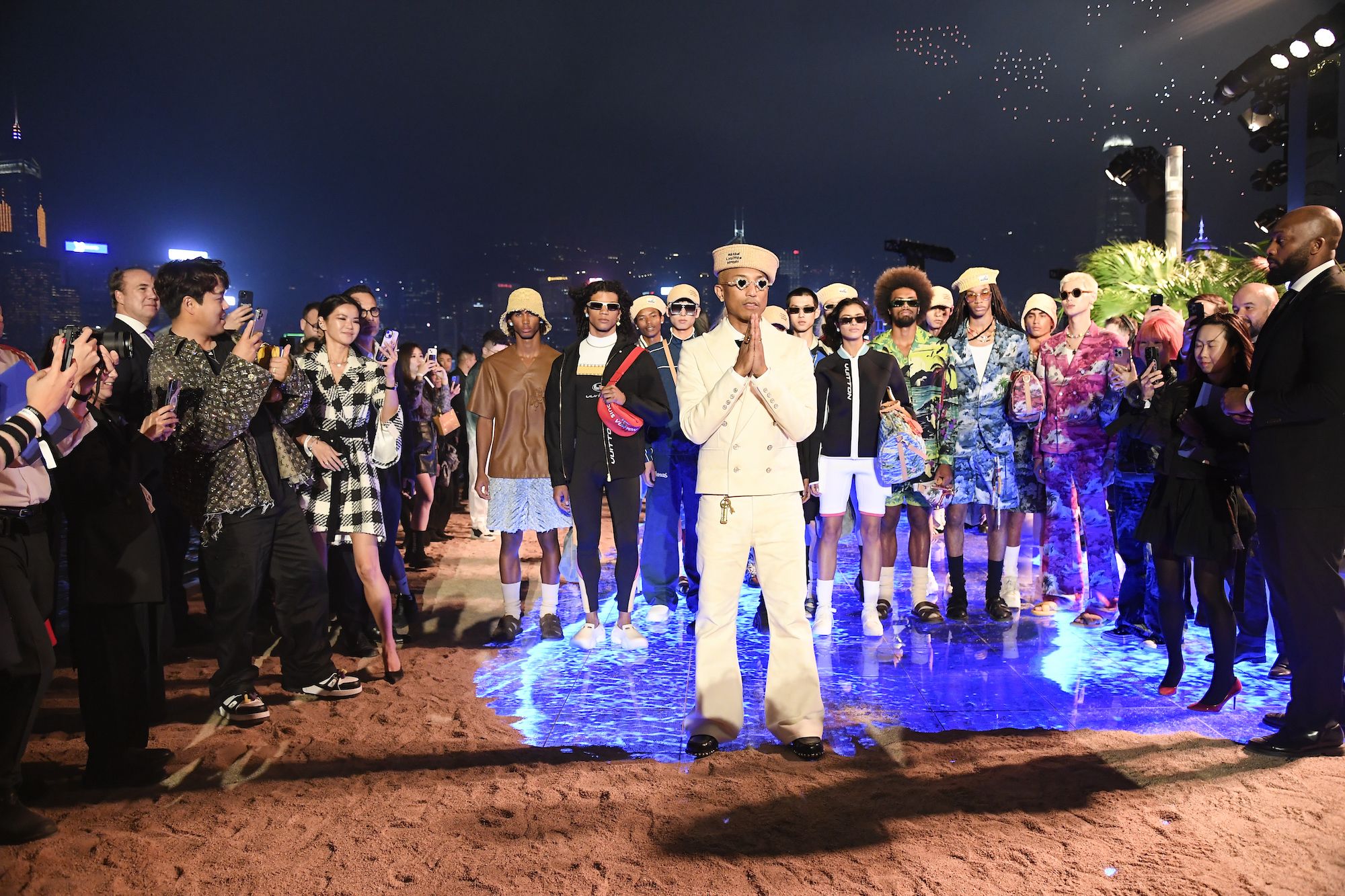 Louis Vuitton: Thời trang song hành cùng du lịch tại châu Á