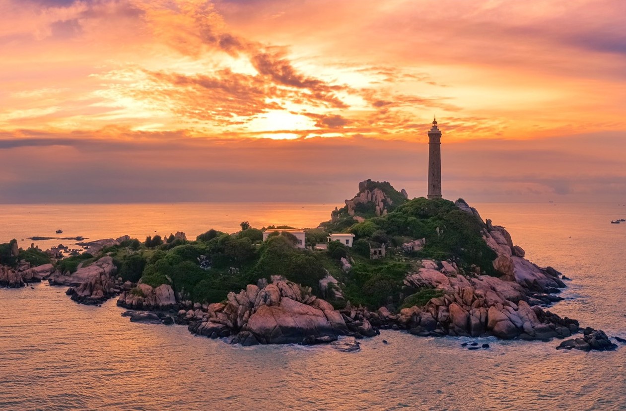K&ecirc; G&agrave;&nbsp;chỉ c&aacute;ch TP. Phan Thiết hơn 1 tiếng chạy xe m&aacute;y, v&agrave; khoảng hơn 2 giờ nếu di chuyển từ TP.HCM.