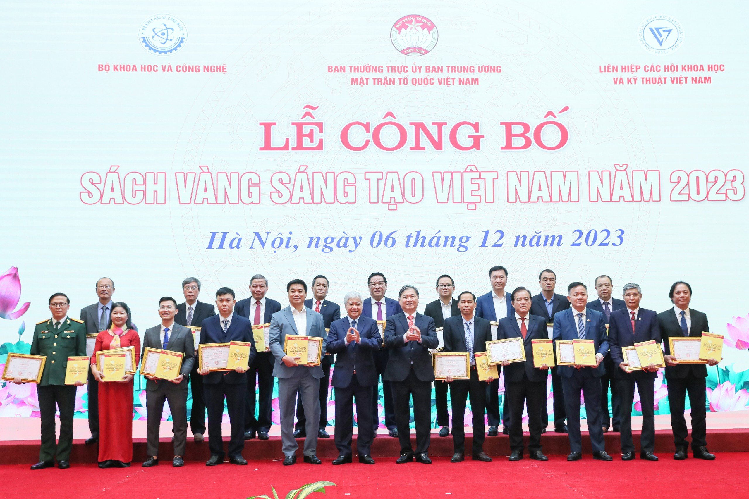 T&ocirc;n vinh c&aacute;c t&aacute;c giả, nh&oacute;m t&aacute;c giả&nbsp;ti&ecirc;u biểu c&oacute; c&aacute;c c&ocirc;ng tr&igrave;nh đ&oacute;ng g&oacute;p hiệu quả trong hoạt động khoa học c&ocirc;ng nghệ.