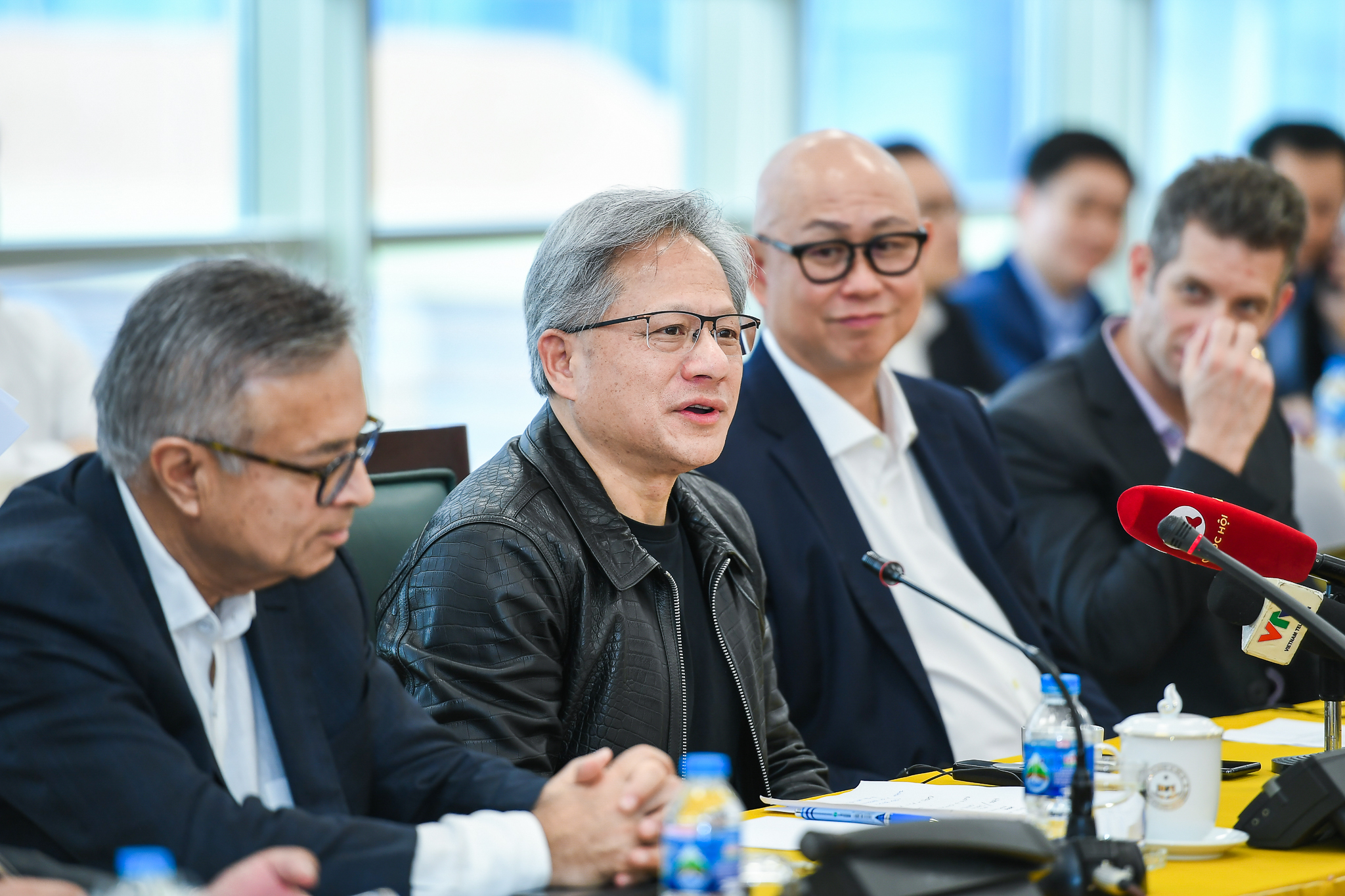 &Ocirc;ng Jensen Huang cho biết hạ tầng AI l&agrave; một trong những yếu tố quan trọng để th&uacute;c đẩy ng&agrave;nh c&ocirc;ng nghiệp n&agrave;y ph&aacute;t triển.