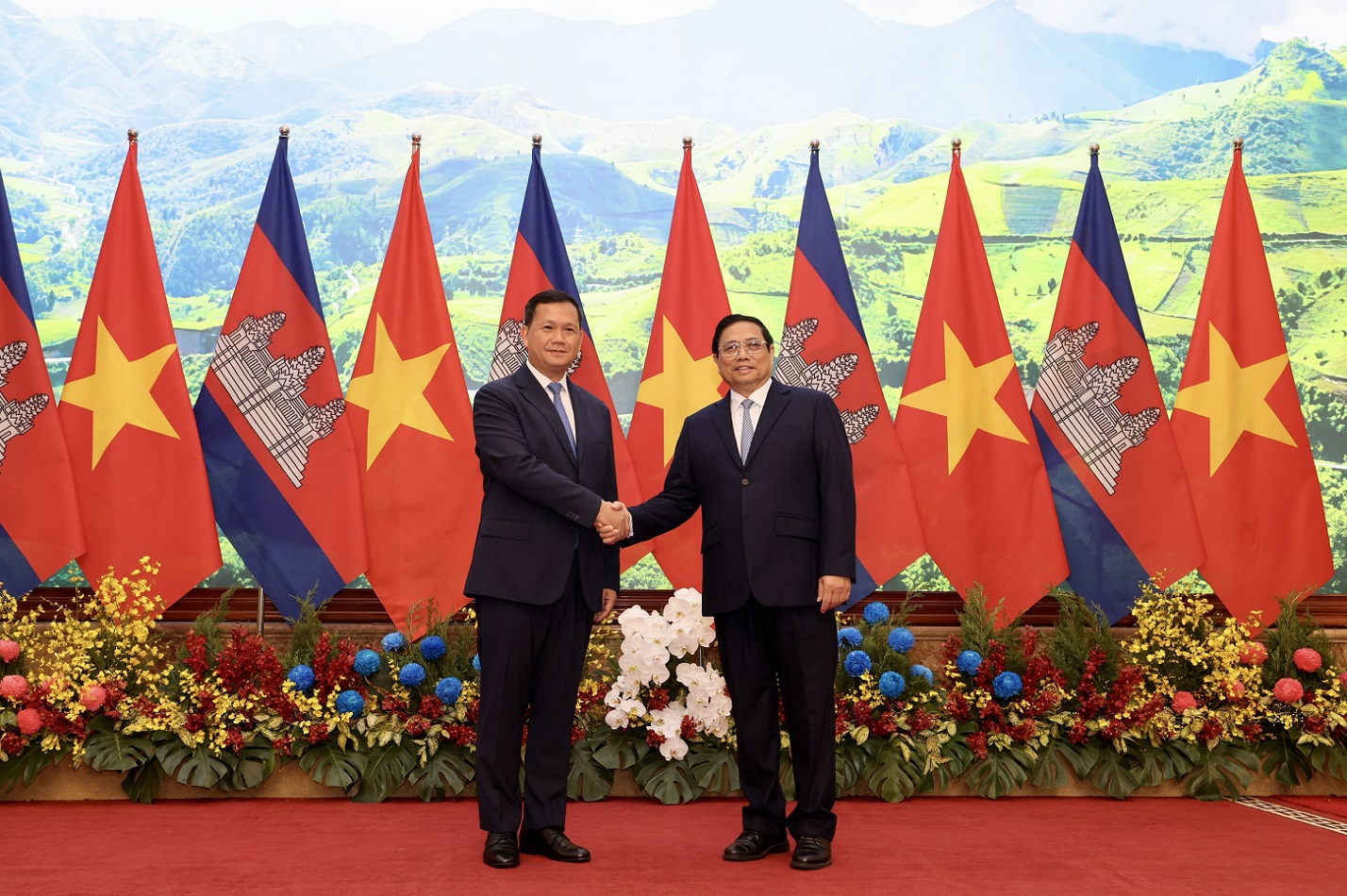 Thủ tướng Chính phủ Phạm Minh Chính và Thủ tướng Samdech Moha Bovor Thipadei Hun Manet. Ảnh: Tri Phong.