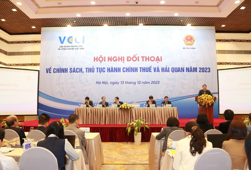 Cơ quan thuế, hải quan giải đáp vướng mắc cho 6Pg88.con độc quyền mỗi ngày tại hội nghị.