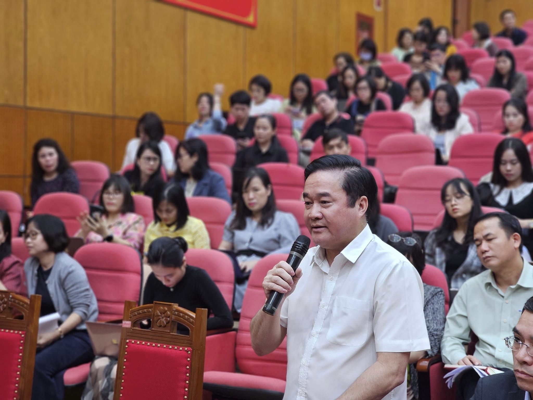 TS. Ho&agrave;ng Minh Đức, Ph&oacute; Cục trưởng phụ tr&aacute;ch, quản l&yacute;, điều h&agrave;nh Cục Y tế dự ph&ograve;ng (Bộ Y tế) trao đổi tại họp b&aacute;o.