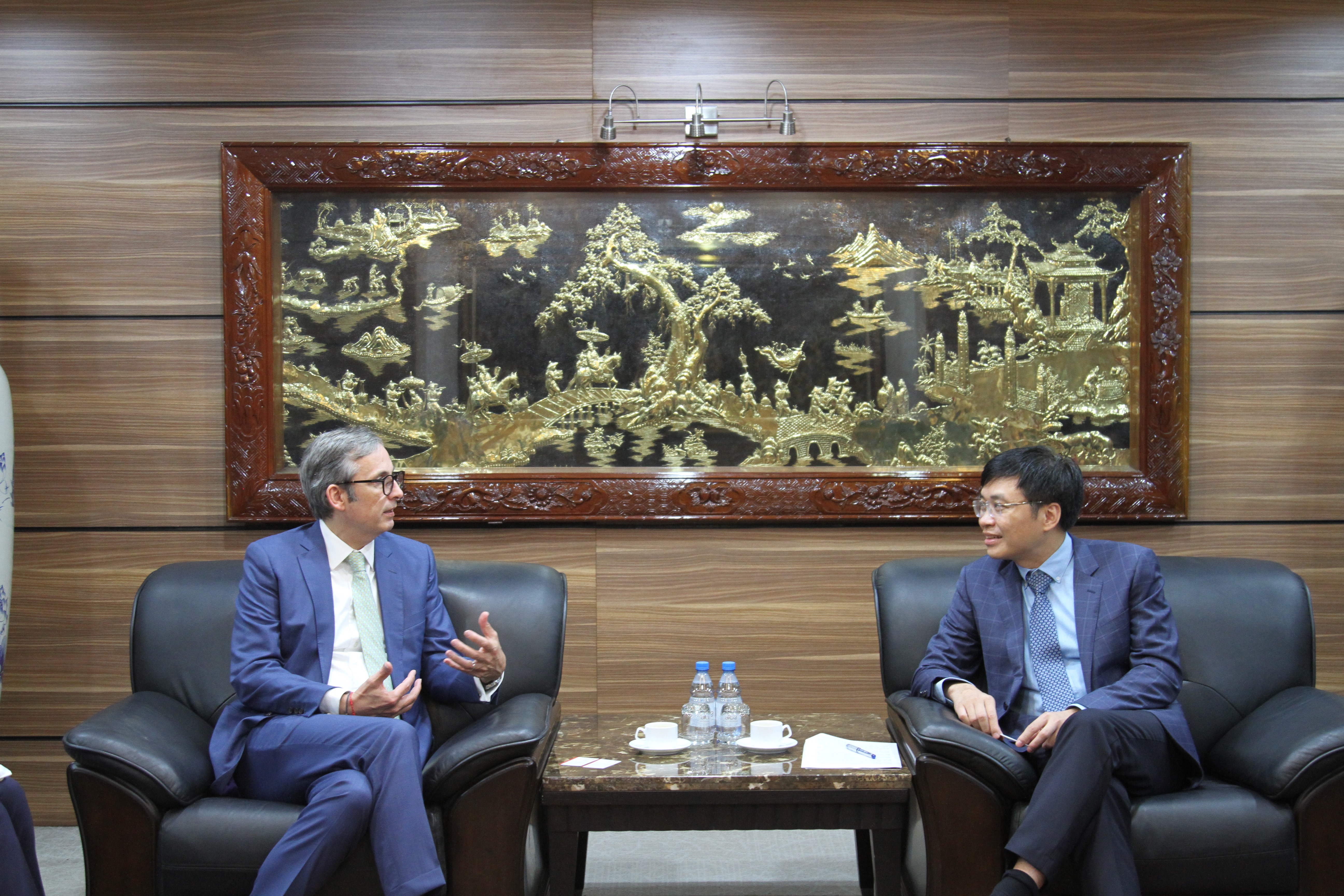 Phó Tổng Giám đốc SCIC Lê Thanh Tuấn đón tiếp đoàn công tác của Pg88 com chính chủ HSBC.