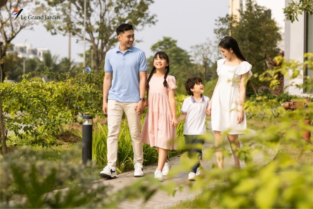 Ph&acirc;n khu Jardin De Joie sở hữu 50 tiện &iacute;ch vườn nghệ thuật theo chủ đề, khu vui chơi, vườn BBQ, quảng trường, đường chạy bộ, đạp xe, khu mua sắm&hellip;